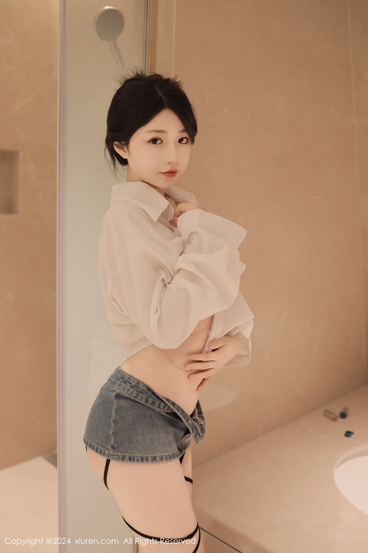 [[XiuRen秀人网]秀人网]No.8400_模特陈小花浴室性感白色轻透上衣配牛仔短裤秀曼妙身姿诱惑写真77P