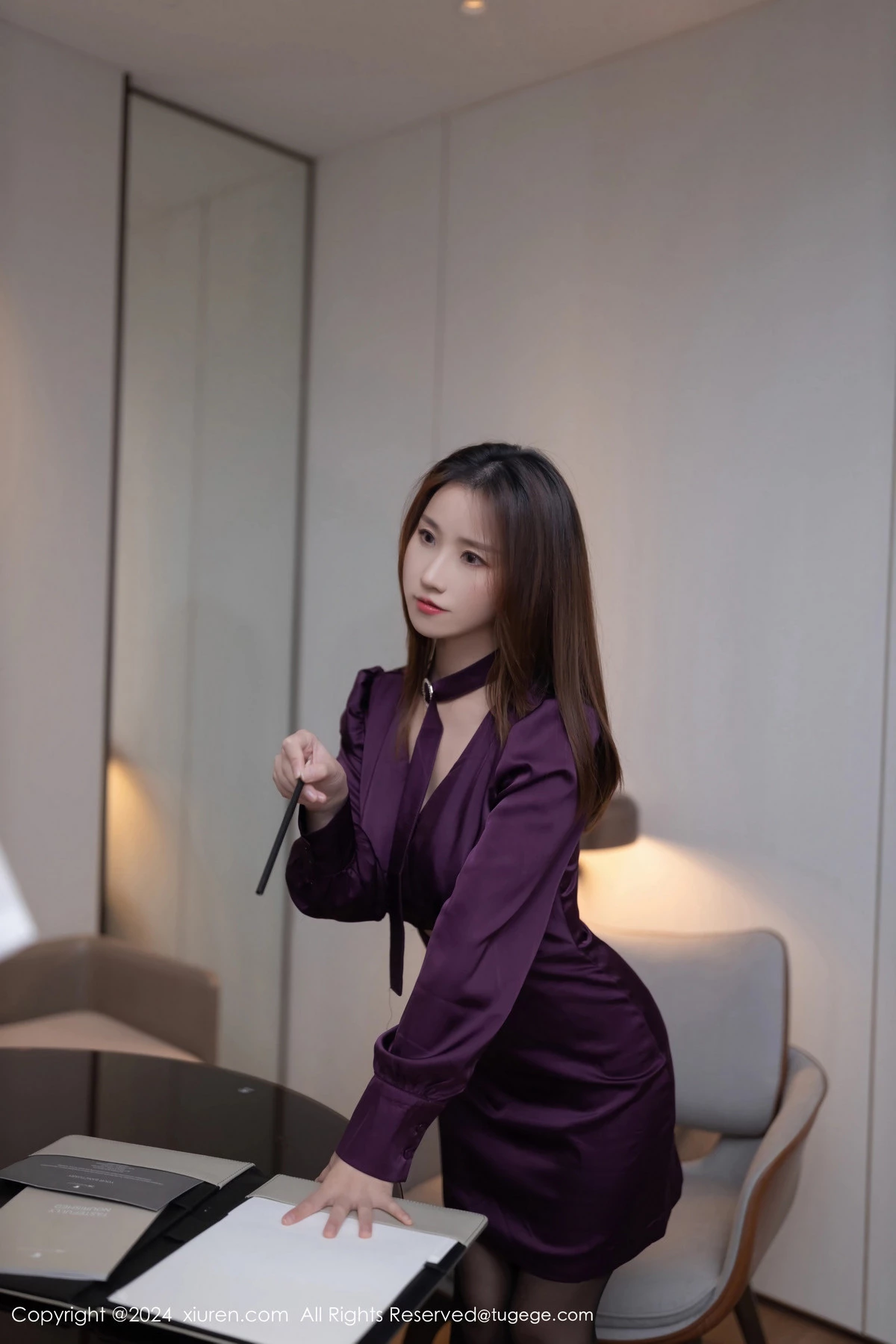 [[XiuRen秀人网]秀人网]No.8264_模特杏子Yada性感紫色服饰露紫灰蕾丝内衣秀曼妙身姿诱惑写真87P