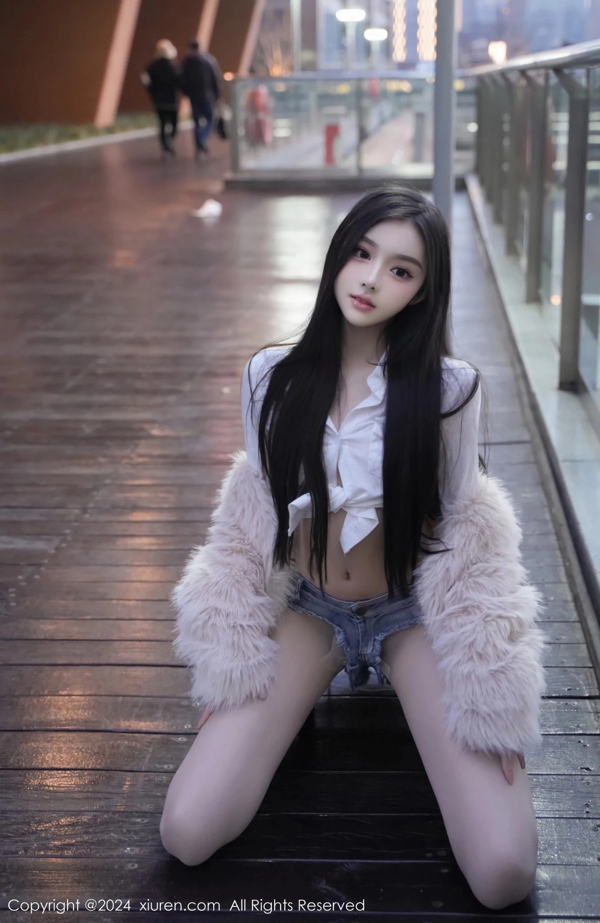 [[XiuRen秀人网]秀人网]No.8261_模特龙雪儿性感白色上衣配超短牛仔裤秀曼妙身姿撩人诱惑写真77P