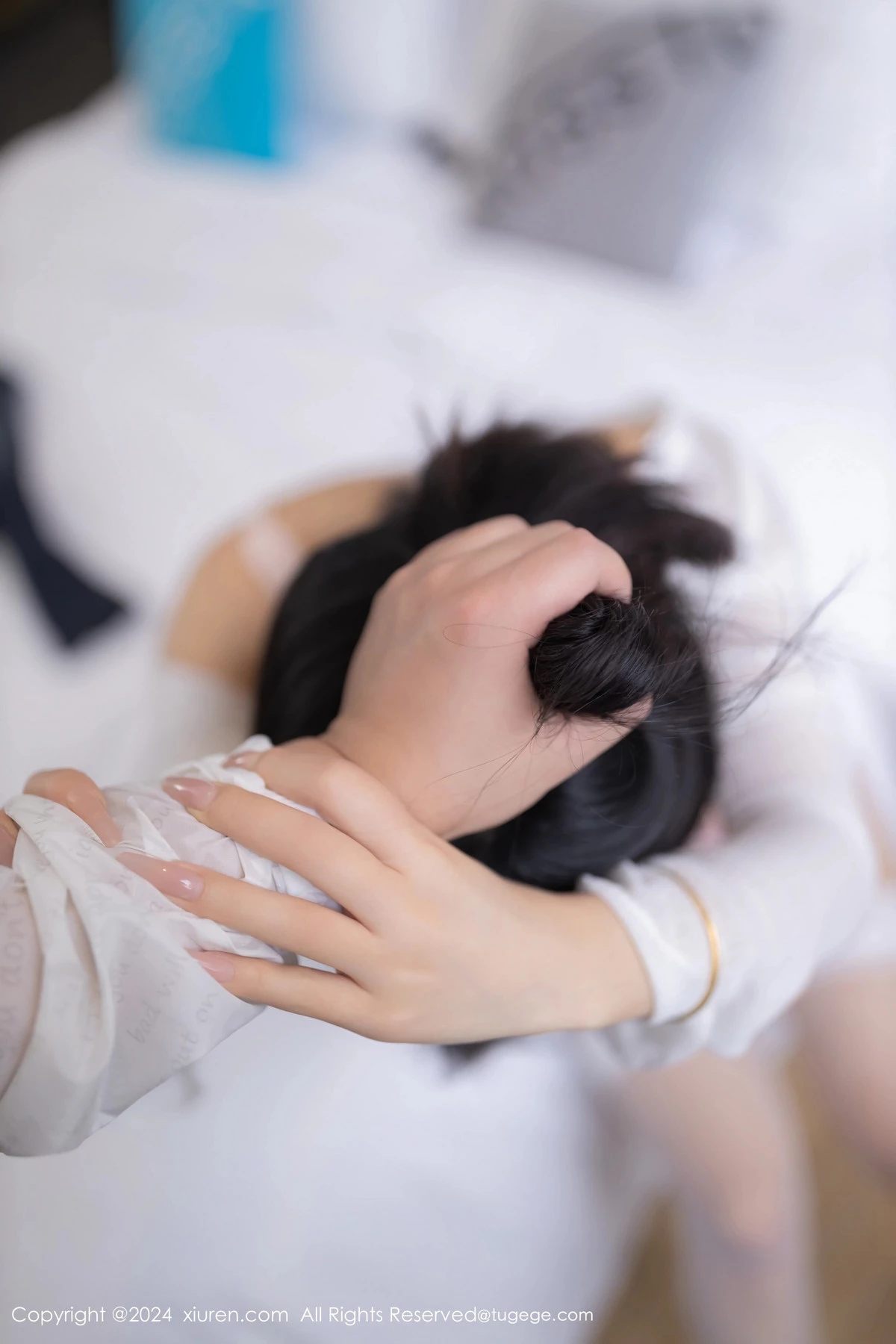 [[XiuRen秀人网]秀人网]No.8262_模特小茶茶tea白色上衣配牛仔裤露蕾丝内衣秀惹火身材诱惑写真80P