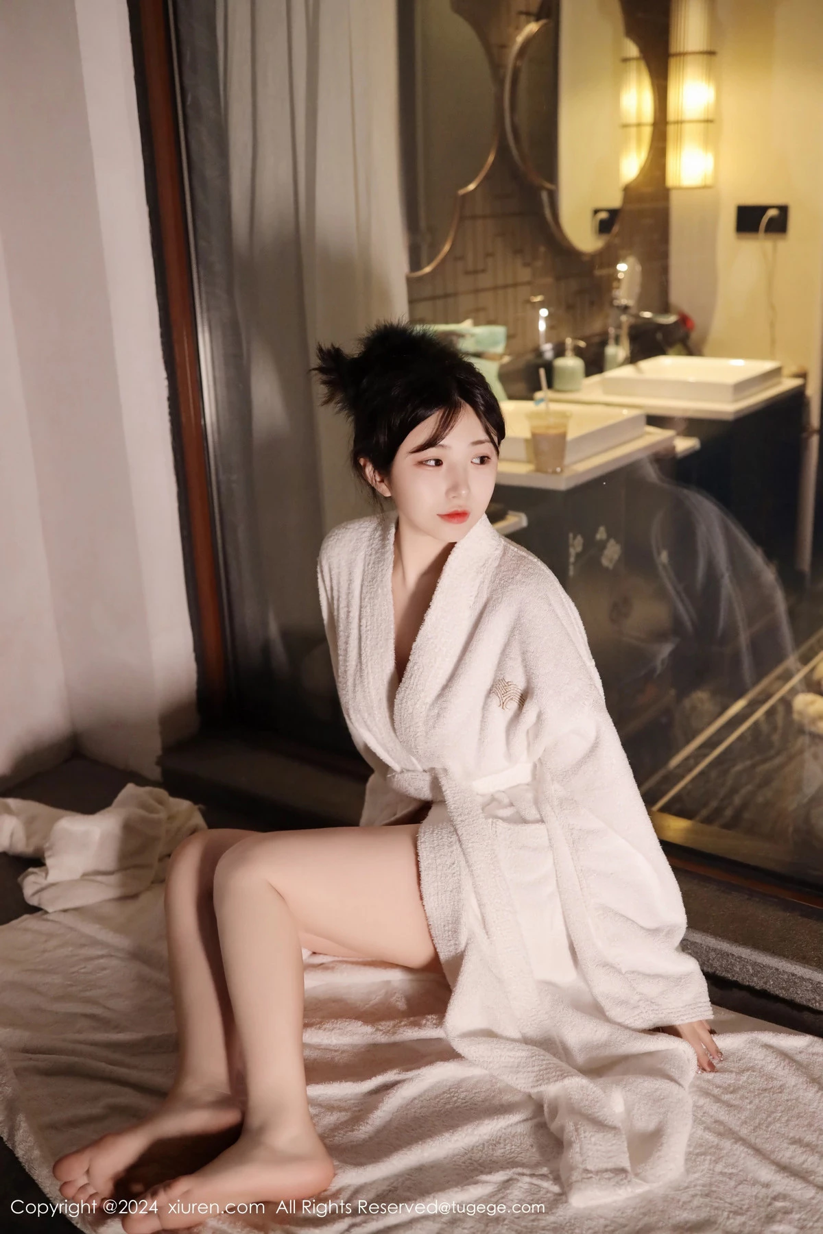[[XiuRen秀人网]秀人网]No.8263_模特陈小花SPA场景性感白色浴袍秀油亮肌肤曼妙身姿诱惑写真58P