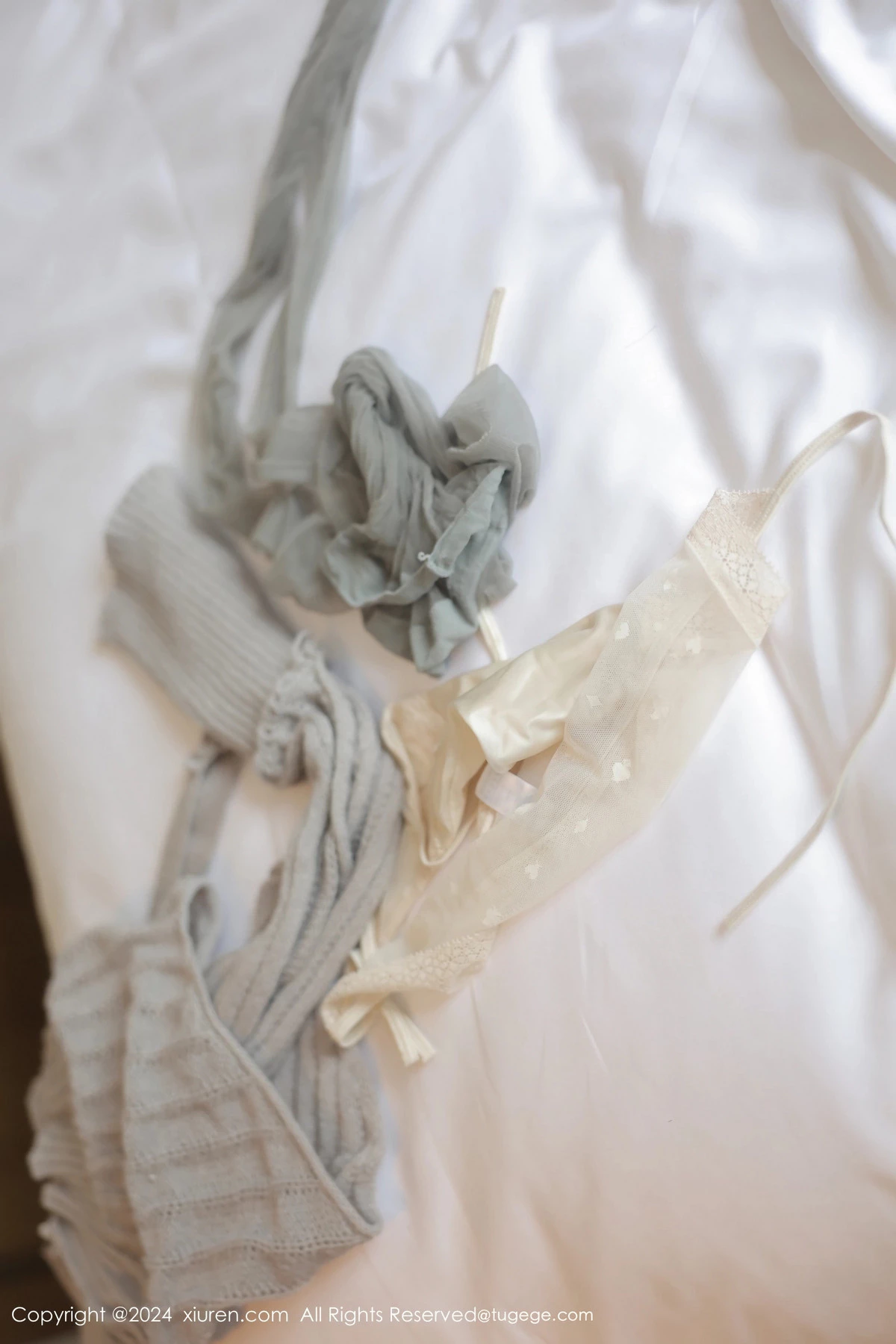 [[XiuRen秀人网]秀人网]No.8259_新人模特金小依性感灰色开背毛衣配超薄肉丝秀完美身材诱惑写真77P