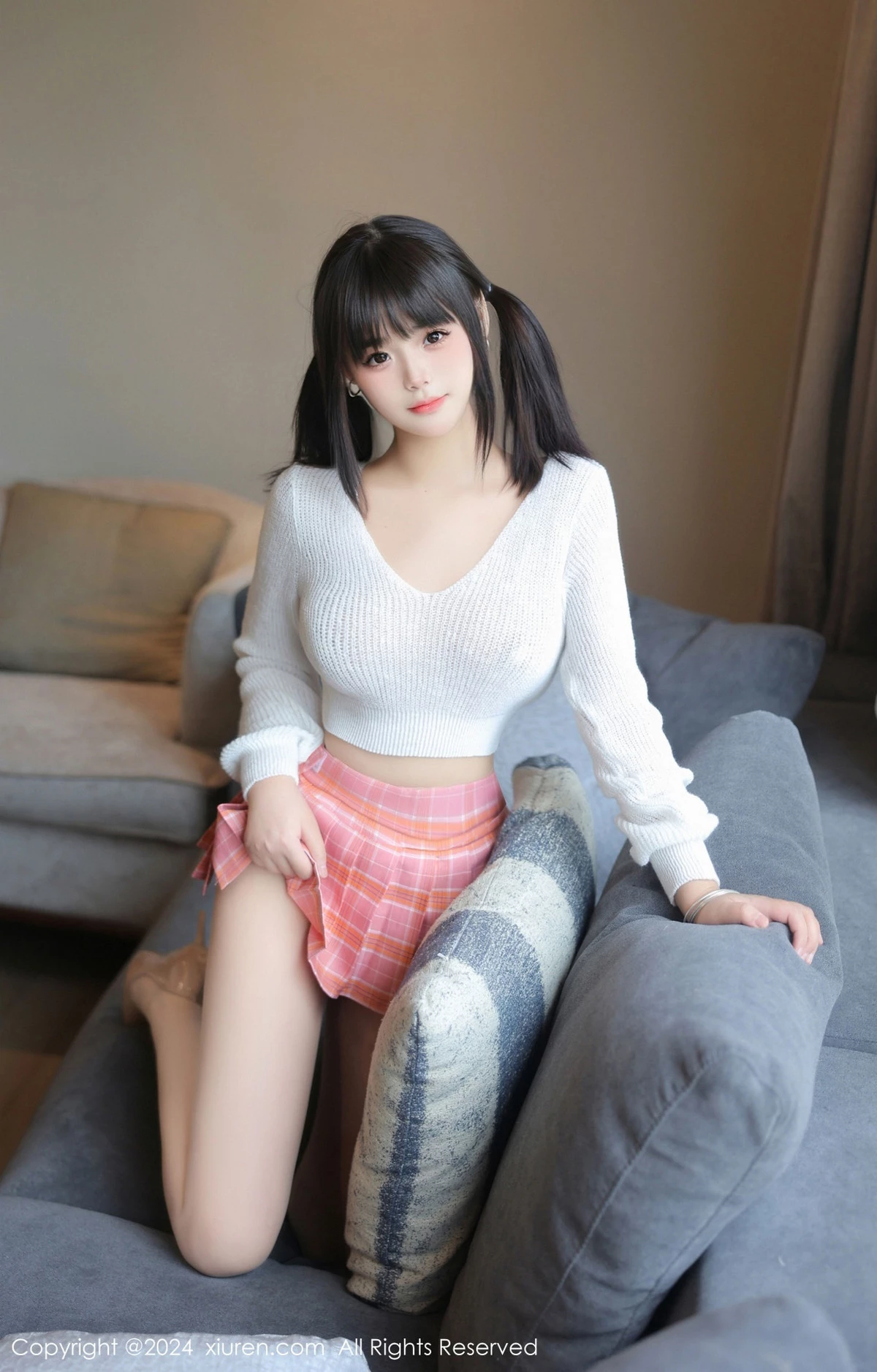 [[XiuRen秀人网]秀人网]No.8404_新人模特徐若兮白色针织上衣配粉色短裙露超薄肉丝迷人诱惑写真82P