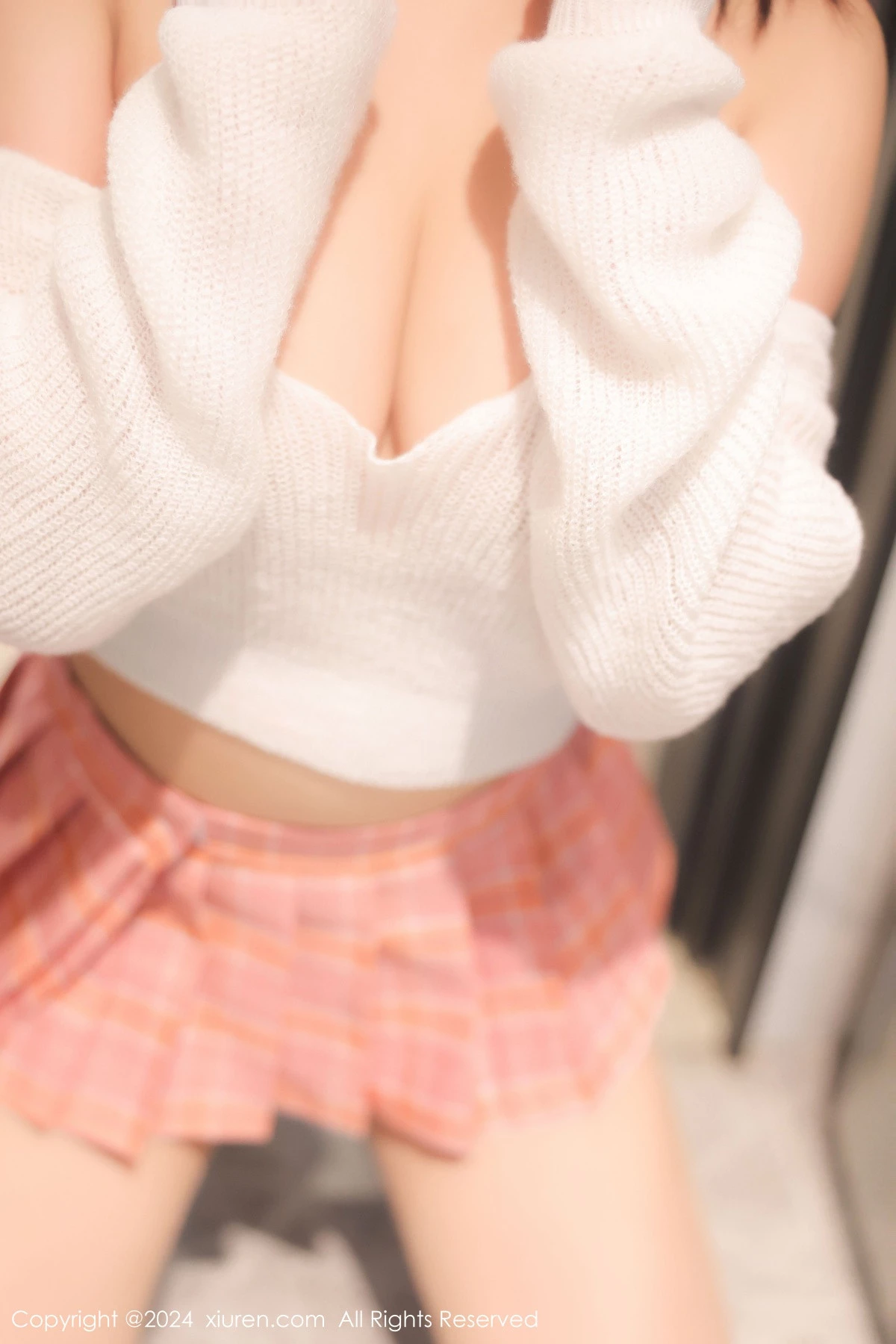 [[XiuRen秀人网]秀人网]No.8404_新人模特徐若兮白色针织上衣配粉色短裙露超薄肉丝迷人诱惑写真82P