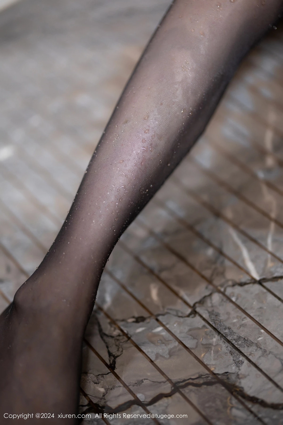 [[XiuRen秀人网]秀人网]No.8267_模特梦心玥性感紫色露肩短裙配开档黑丝秀高挑曼妙身姿诱惑写真83P