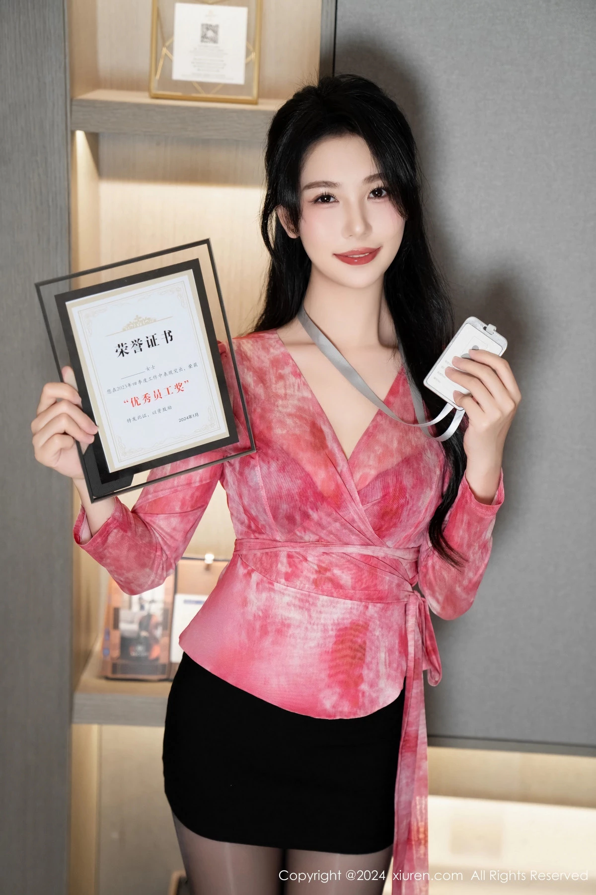 [[XiuRen秀人网]秀人网]No.8269_模特利世浴室性感红色蕾丝内衣配闪亮黑丝秀曼妙身姿诱惑写真70P