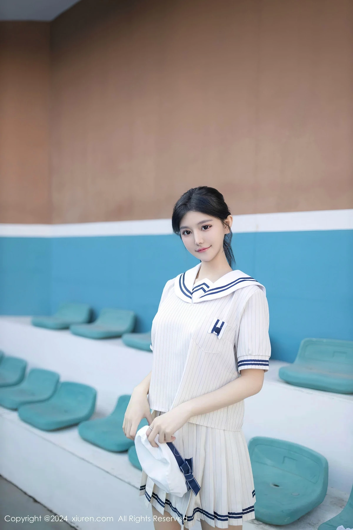 [[XiuRen秀人网]秀人网]No.8280_模特幼幼性感白色学生短裙制服露白色内衣秀完美身材诱惑写真80P