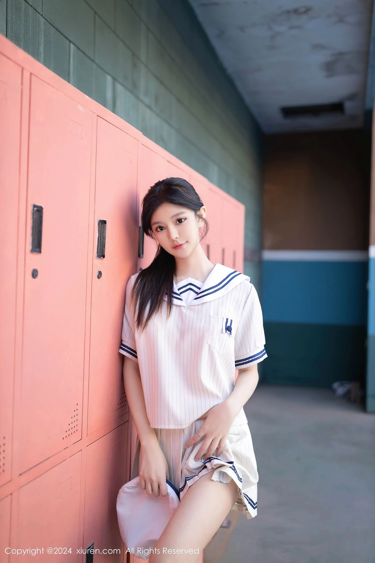 [[XiuRen秀人网]秀人网]No.8280_模特幼幼性感白色学生短裙制服露白色内衣秀完美身材诱惑写真80P