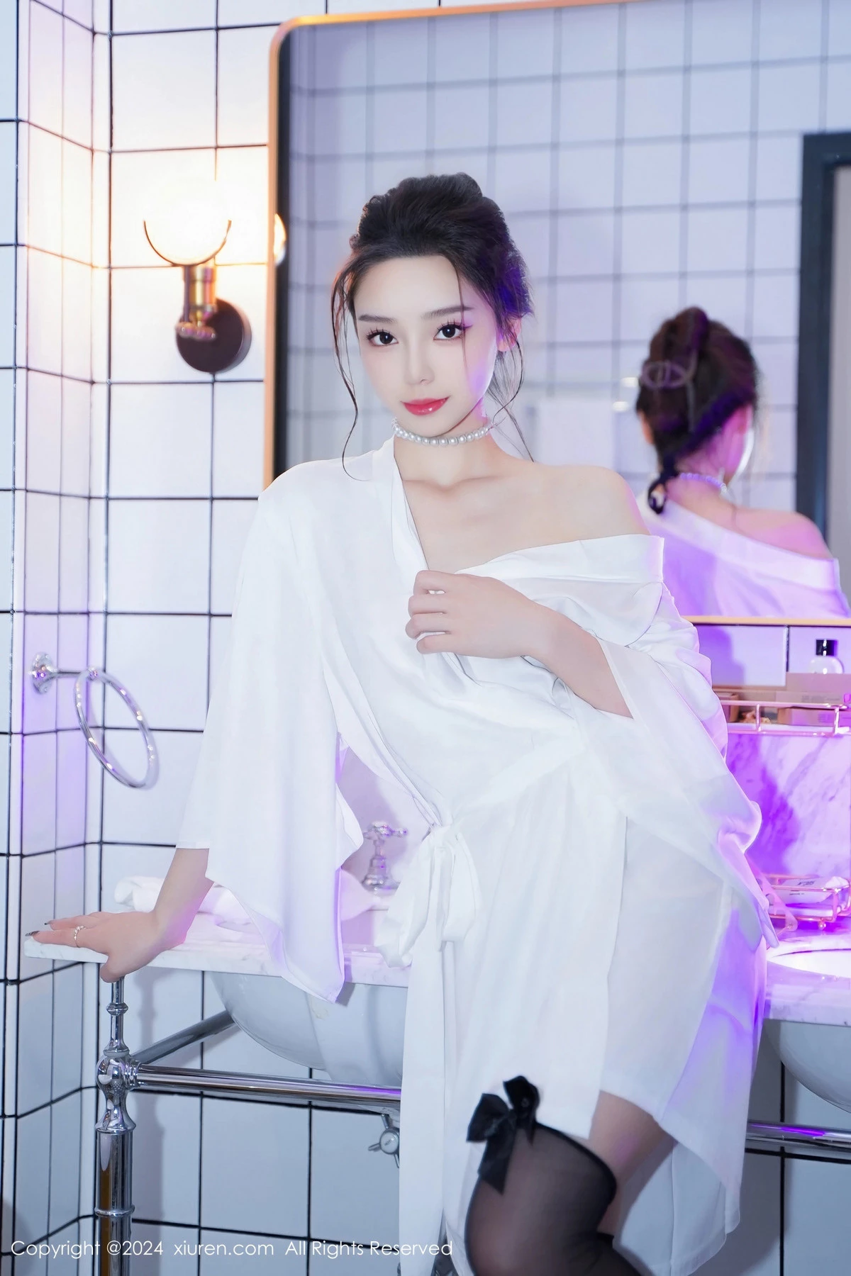 [[XiuRen秀人网]秀人网]No.8283_模特苏曼兮浴室场景性感白色连衣裙配黑丝袜秀丰腴美臀诱惑写真84P