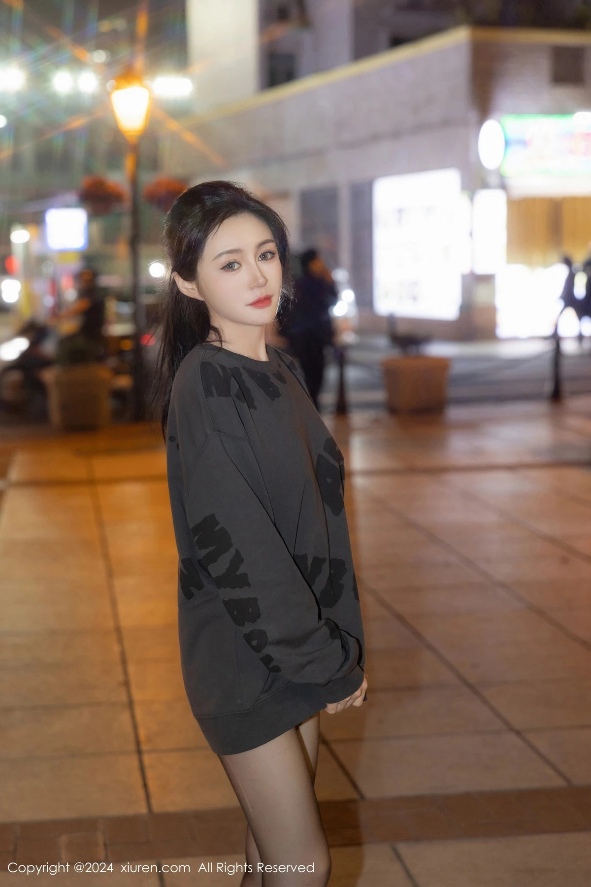 [[XiuRen秀人网]秀人网]No.8285_模特林幼一户外性感灰色卫衣配超薄无内黑丝秀翘臀美腿诱惑写真56P