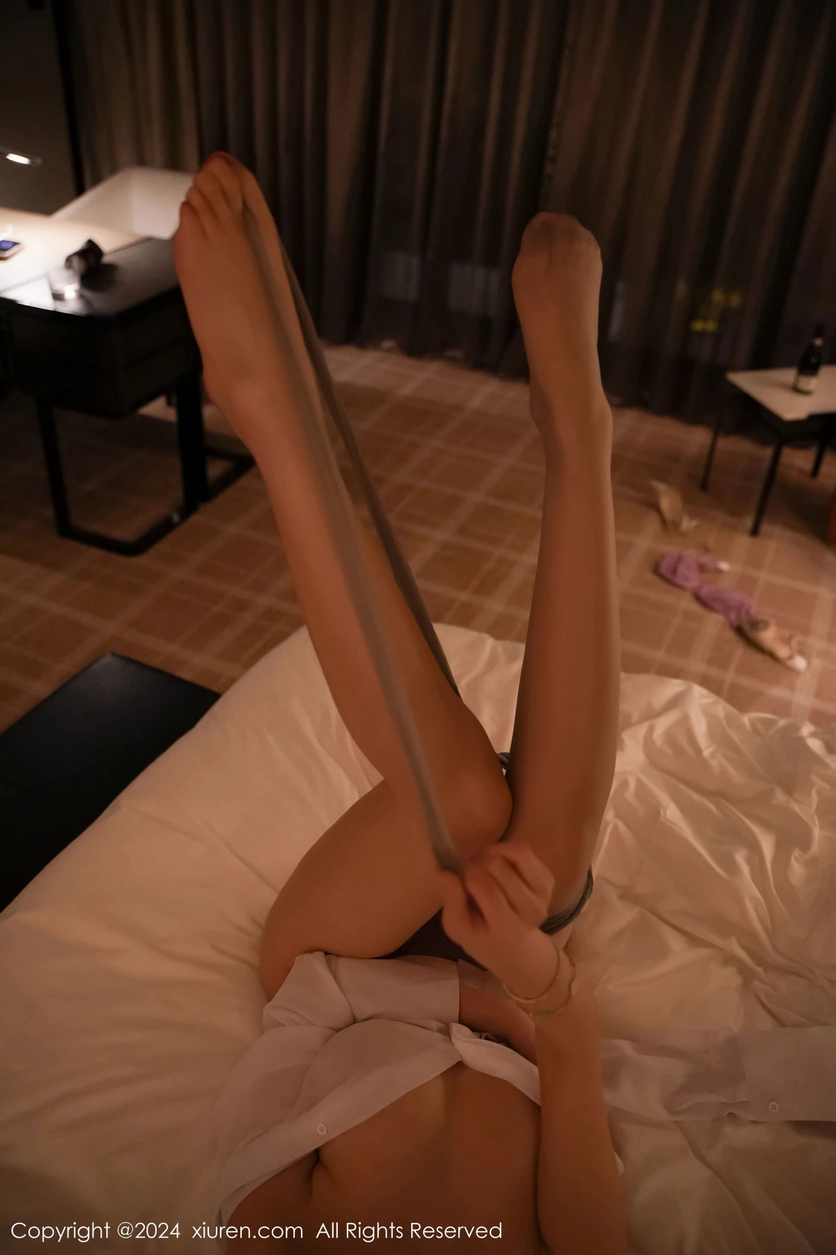 [[XiuRen秀人网]秀人网]No.8444_女神Carol周妍希性感职业装露粉色内衣配开档灰丝完美诱惑写真81P