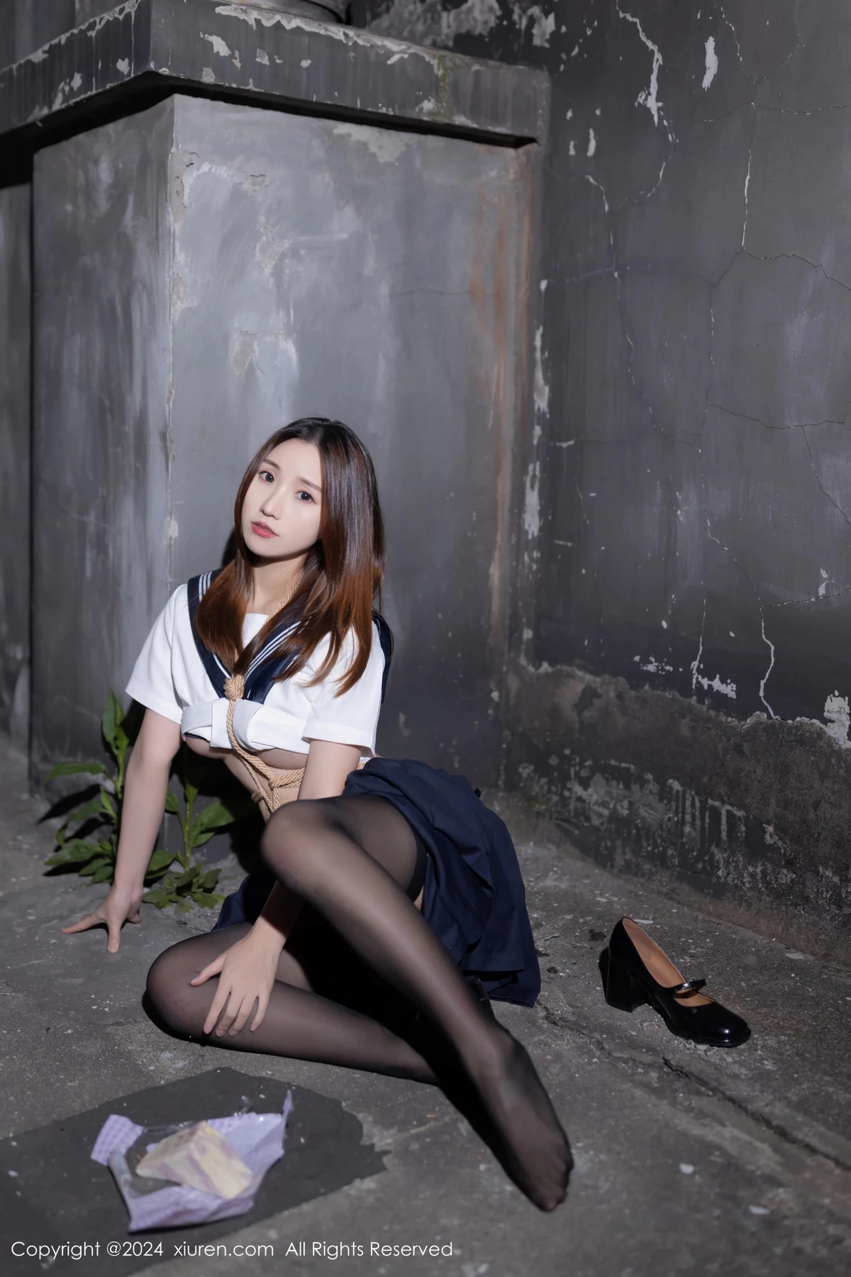 [[XiuRen秀人网]秀人网]No.8443_模特杏子Yada天台捆绑主题性感白色制服秀曼妙身姿迷人写真78P