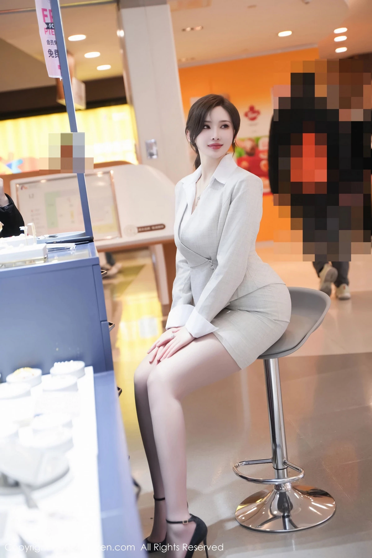 [[XiuRen秀人网]秀人网]No.8444_女神Carol周妍希性感职业装露粉色内衣配开档灰丝完美诱惑写真81P