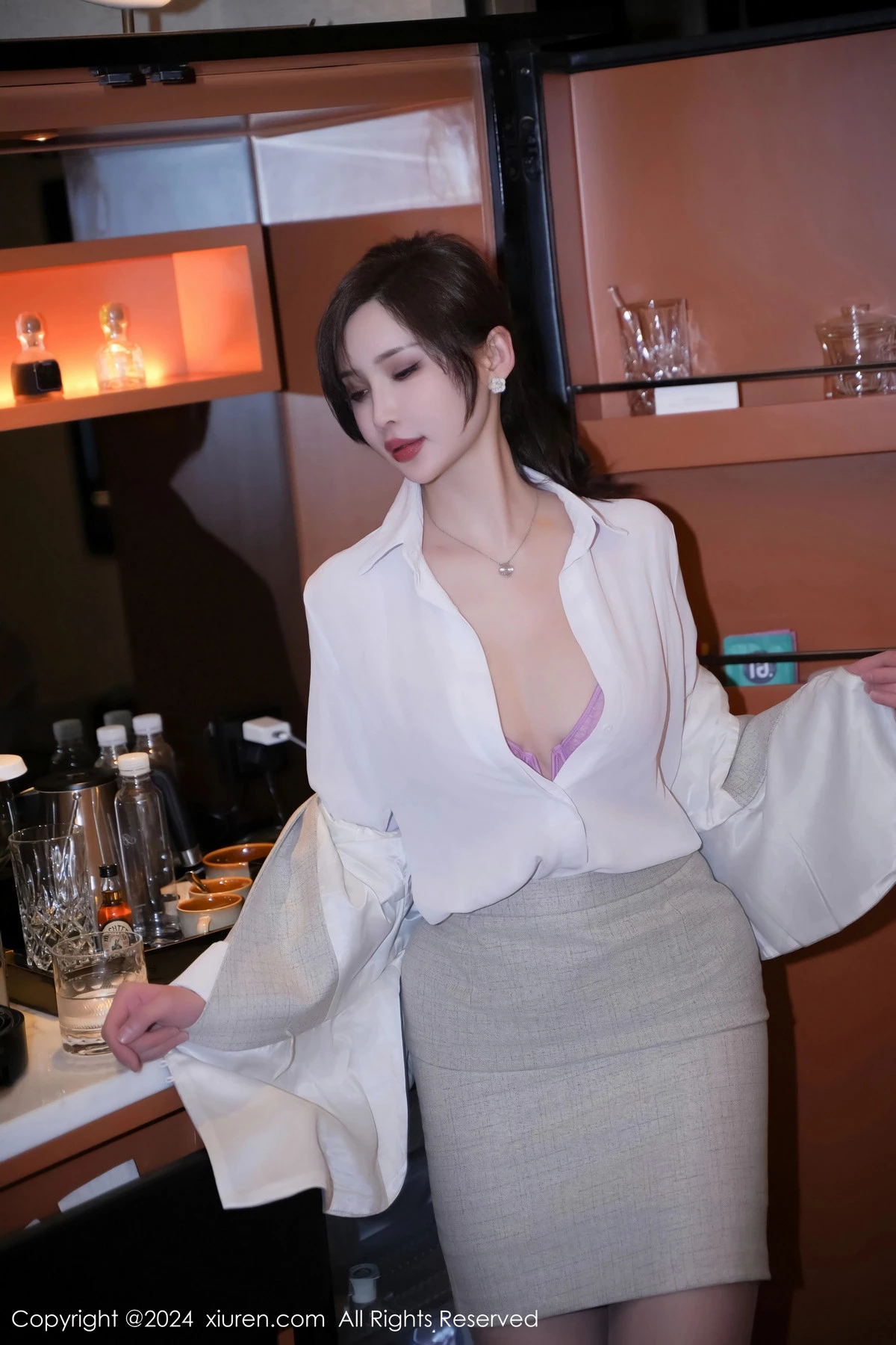 [[XiuRen秀人网]秀人网]No.8444_女神Carol周妍希性感职业装露粉色内衣配开档灰丝完美诱惑写真81P