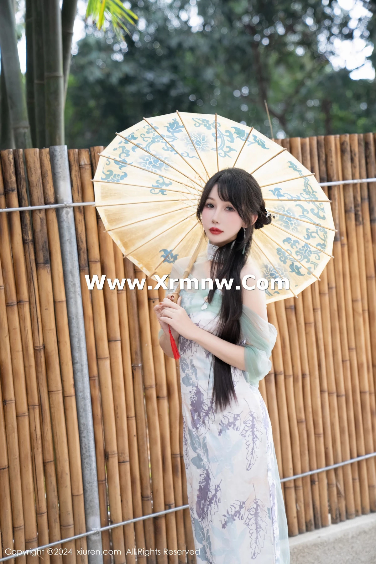 [[XiuRen秀人网]秀人网]No.8448_模特波巧酱性感黑色薄纱肚兜+图案旗袍配闪亮肉丝完美诱惑写真96P