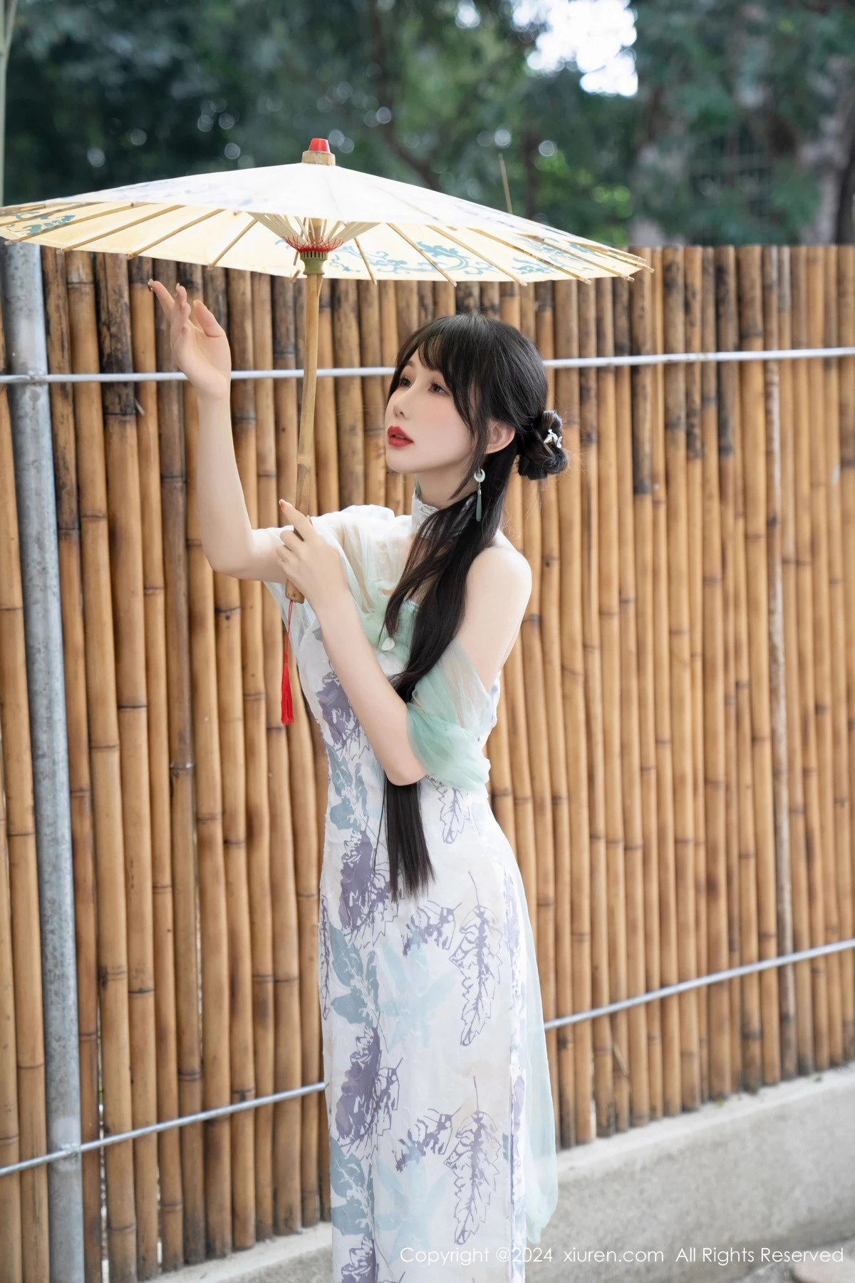 [[XiuRen秀人网]秀人网]No.8448_模特波巧酱性感黑色薄纱肚兜+图案旗袍配闪亮肉丝完美诱惑写真96P