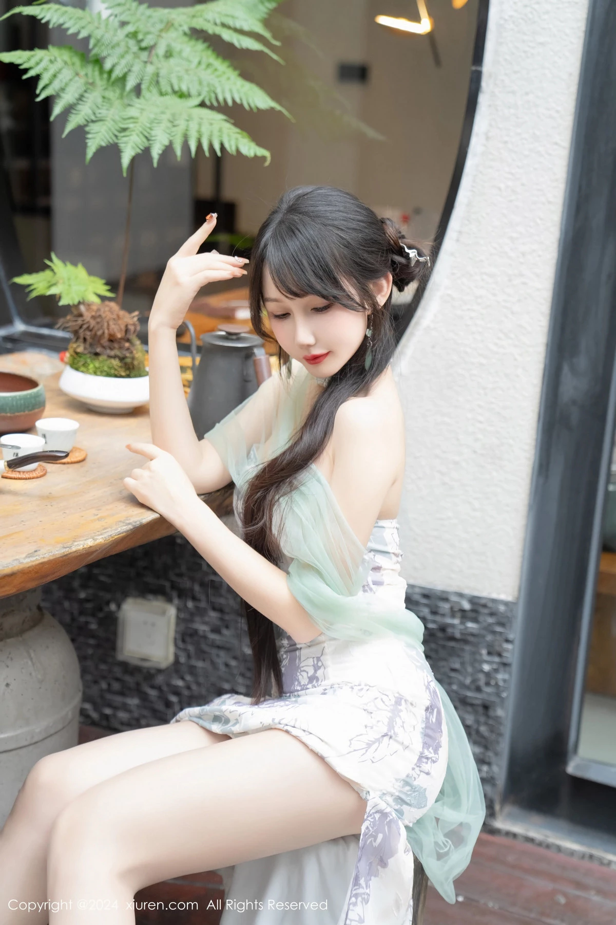 [[XiuRen秀人网]秀人网]No.8448_模特波巧酱性感黑色薄纱肚兜+图案旗袍配闪亮肉丝完美诱惑写真96P