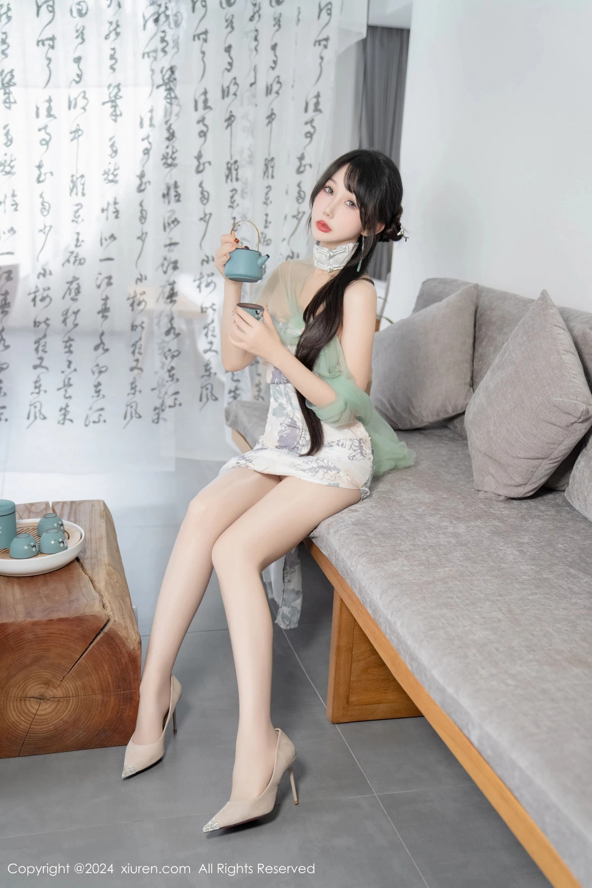 [[XiuRen秀人网]秀人网]No.8448_模特波巧酱性感黑色薄纱肚兜+图案旗袍配闪亮肉丝完美诱惑写真96P