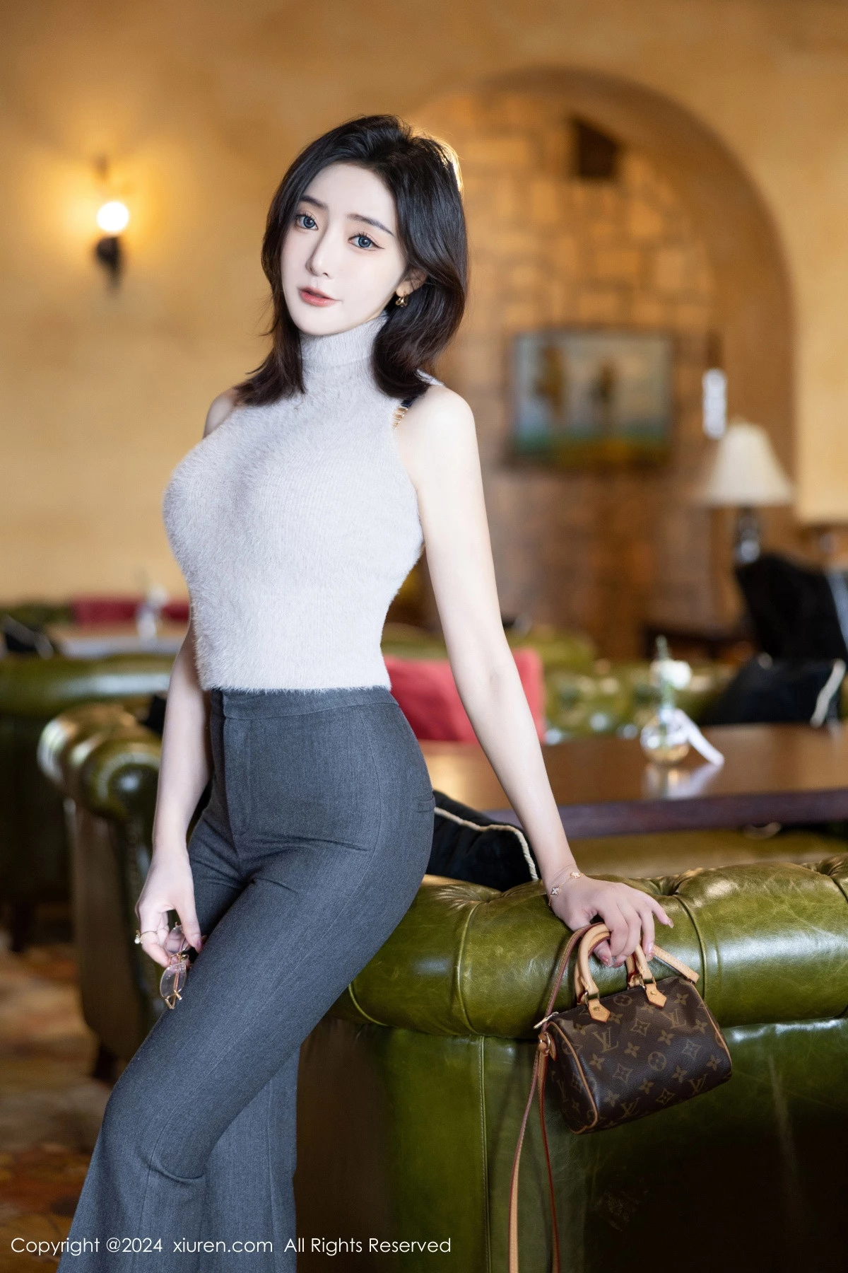 [[XiuRen秀人网]秀人网]No.8451_女神王馨瑶yanni私房性感豹纹内衣配超薄黑丝秀完美身材诱惑写真80P