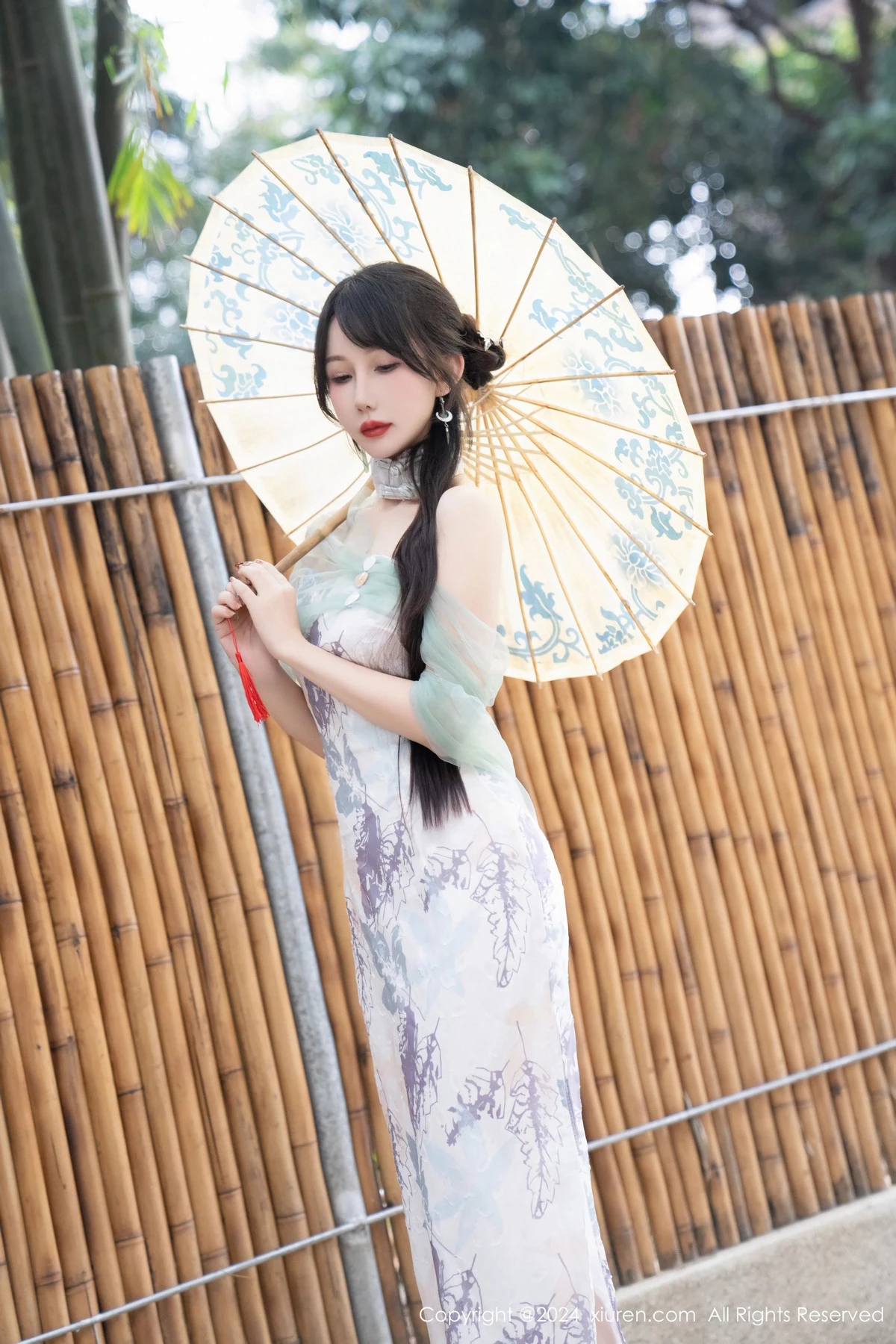 [[XiuRen秀人网]秀人网]No.8448_模特波巧酱性感黑色薄纱肚兜+图案旗袍配闪亮肉丝完美诱惑写真96P