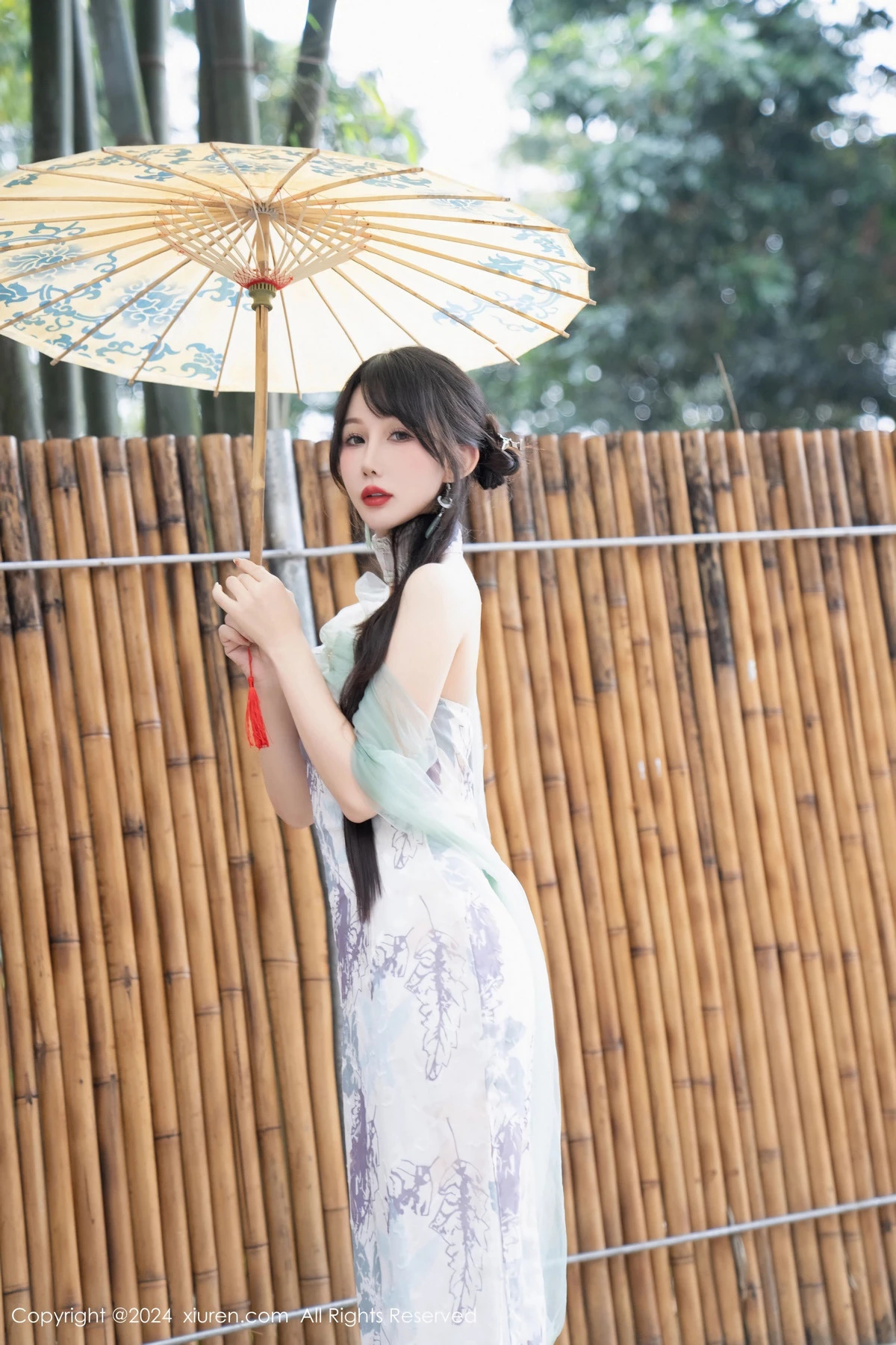 [[XiuRen秀人网]秀人网]No.8448_模特波巧酱性感黑色薄纱肚兜+图案旗袍配闪亮肉丝完美诱惑写真96P