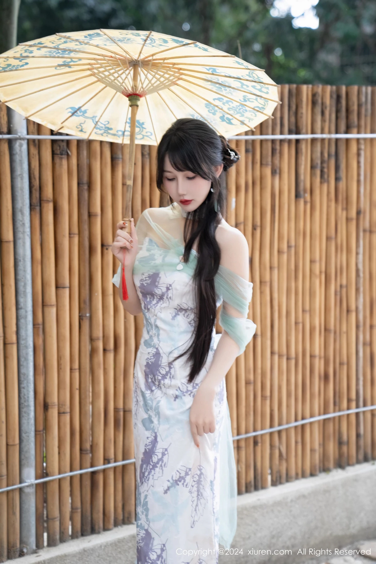 [[XiuRen秀人网]秀人网]No.8448_模特波巧酱性感黑色薄纱肚兜+图案旗袍配闪亮肉丝完美诱惑写真96P