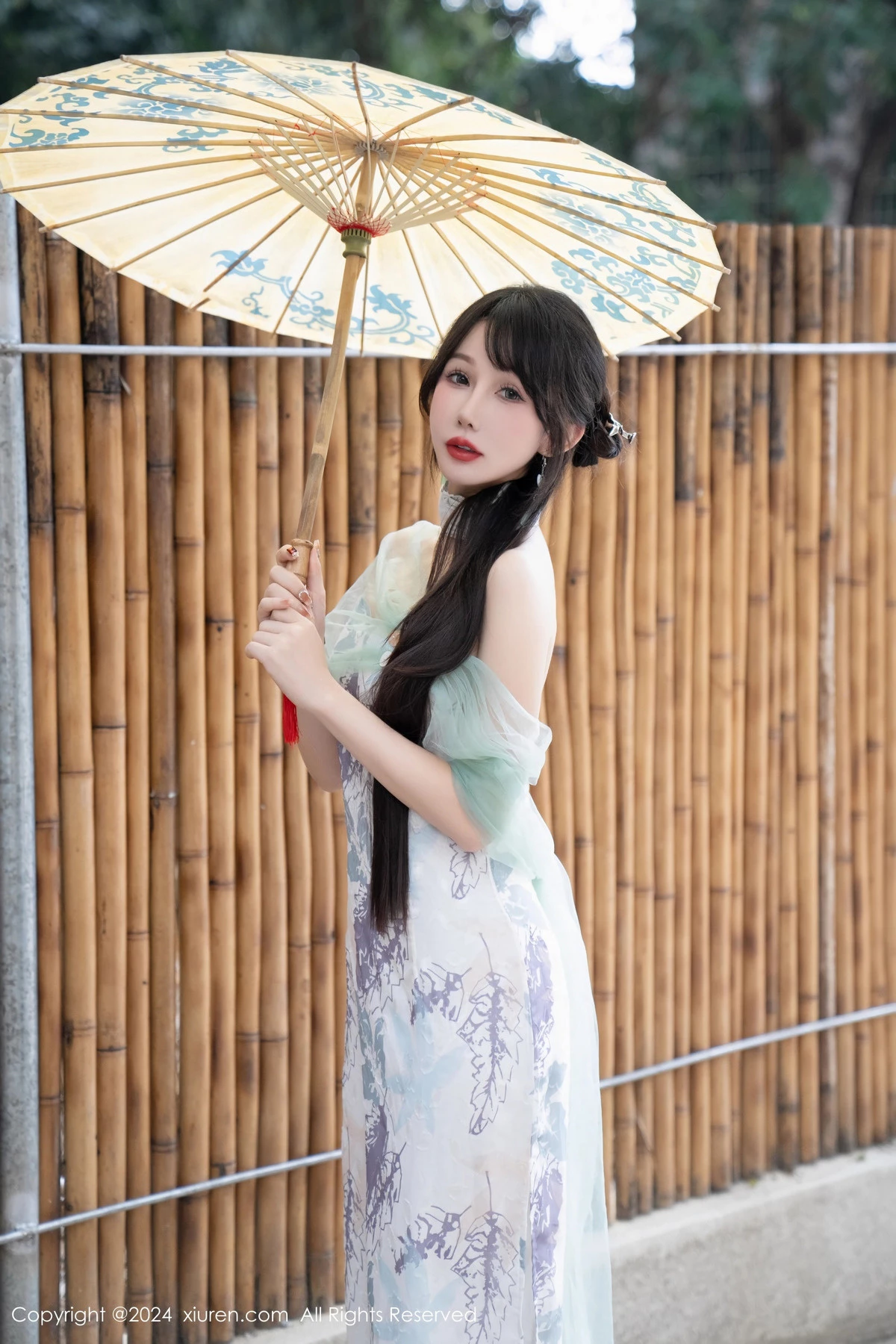 [[XiuRen秀人网]秀人网]No.8448_模特波巧酱性感黑色薄纱肚兜+图案旗袍配闪亮肉丝完美诱惑写真96P