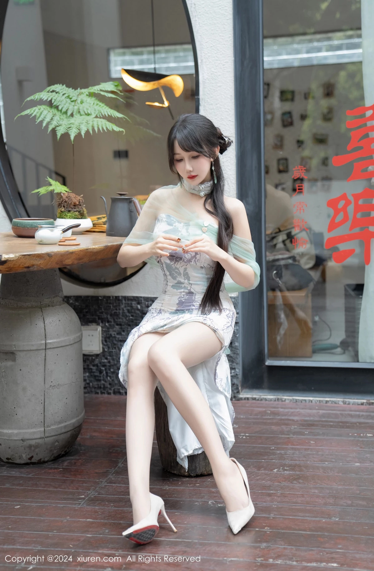 [[XiuRen秀人网]秀人网]No.8448_模特波巧酱性感黑色薄纱肚兜+图案旗袍配闪亮肉丝完美诱惑写真96P