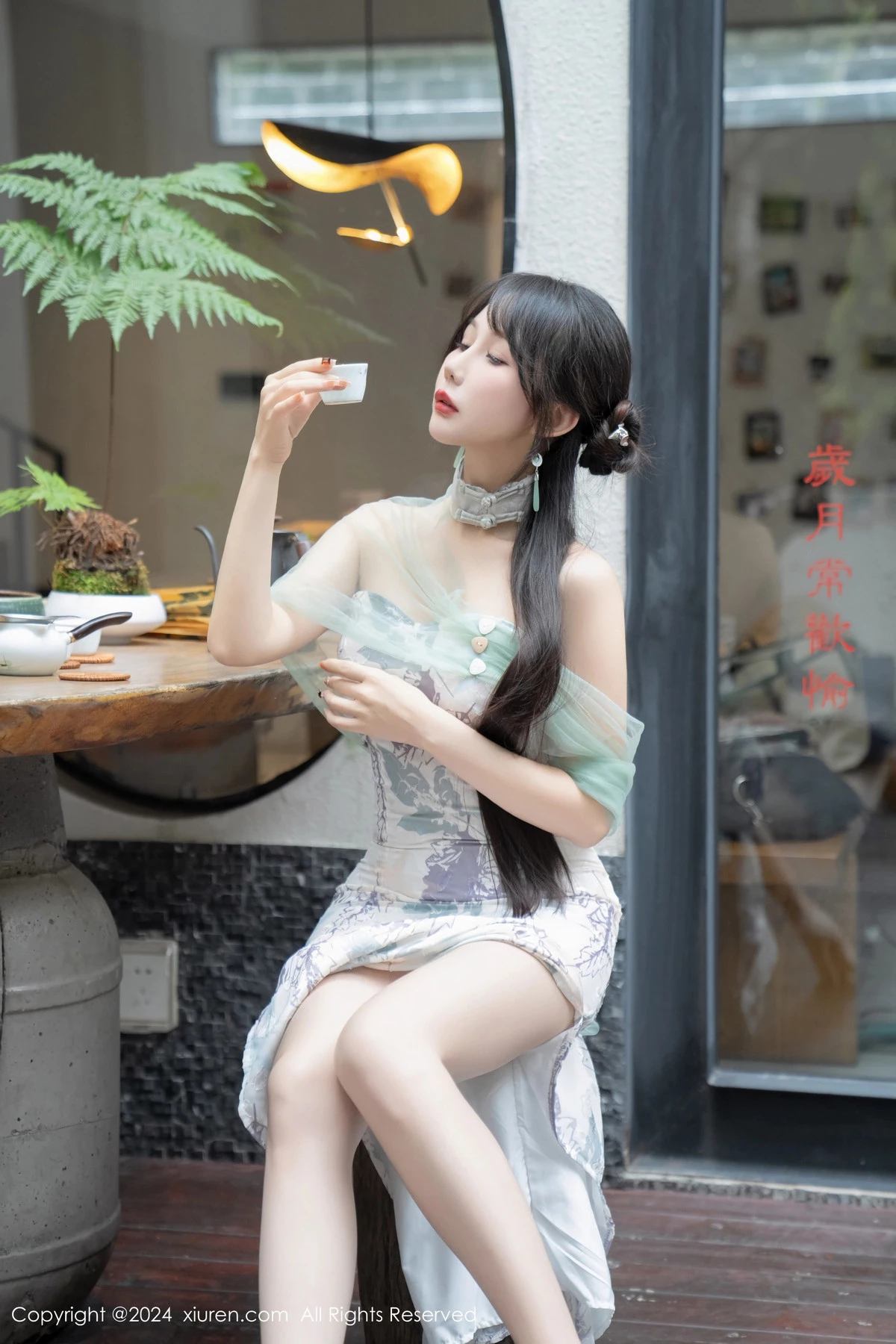 [[XiuRen秀人网]秀人网]No.8448_模特波巧酱性感黑色薄纱肚兜+图案旗袍配闪亮肉丝完美诱惑写真96P