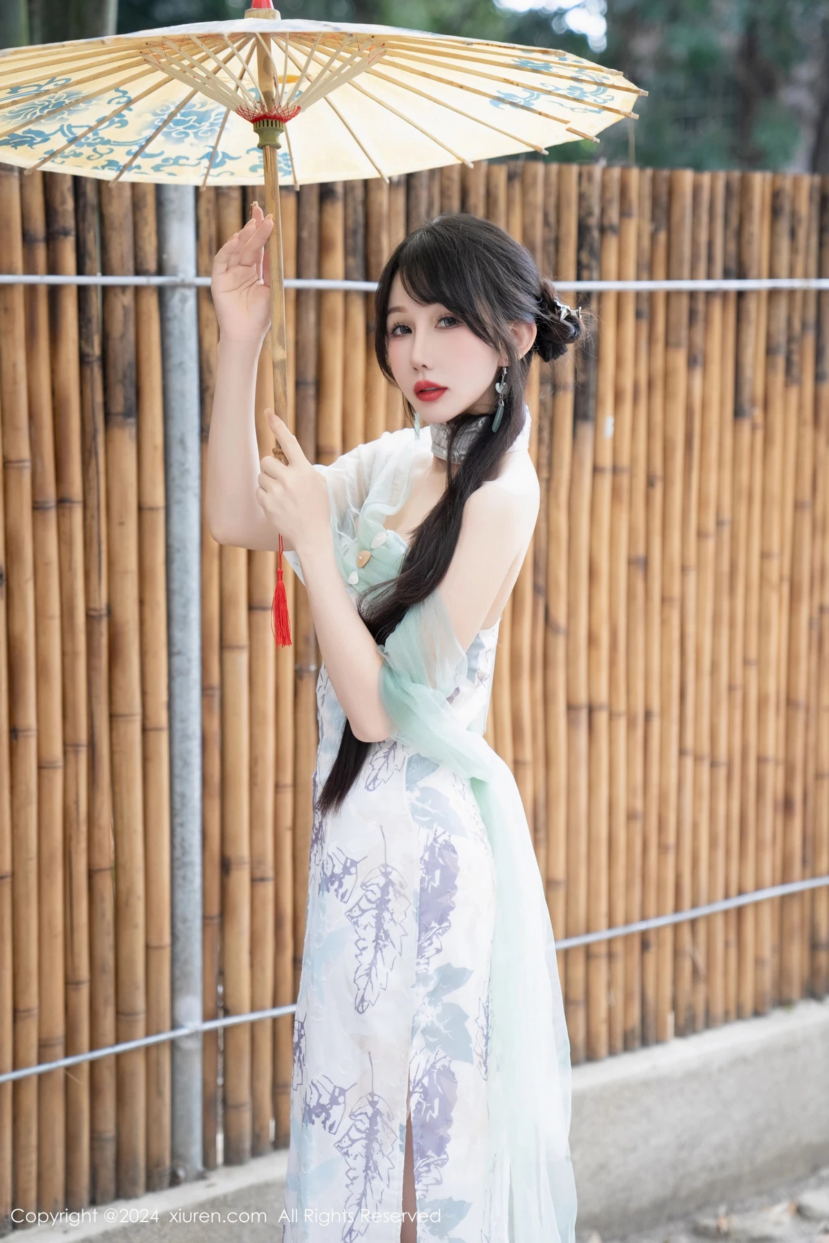 [[XiuRen秀人网]秀人网]No.8448_模特波巧酱性感黑色薄纱肚兜+图案旗袍配闪亮肉丝完美诱惑写真96P