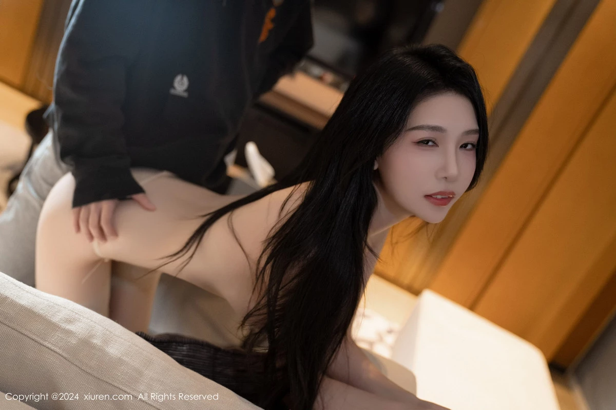 [[XiuRen秀人网]秀人网]No.8455_模特利世性感杏色上衣露白色内衣配原色丝袜秀曼妙身姿诱惑写真86P