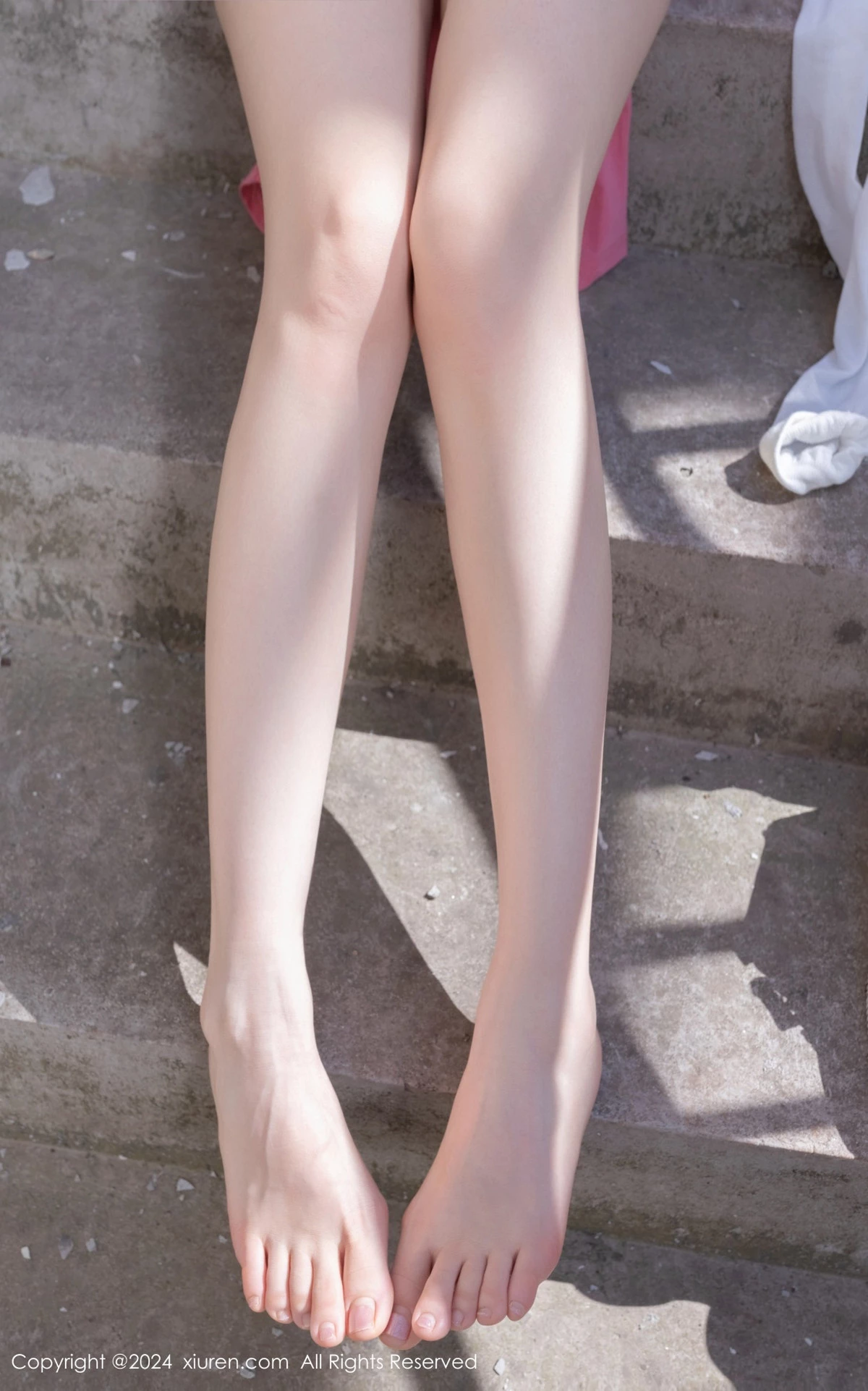 [[XiuRen秀人网]秀人网]No.8457_模特鱼子酱Fish粉色上衣配白色短裙露性感白色内衣完美诱惑写真80P