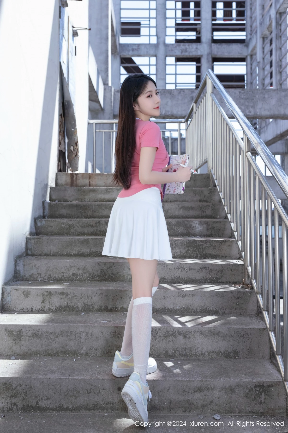 [[XiuRen秀人网]秀人网]No.8457_模特鱼子酱Fish粉色上衣配白色短裙露性感白色内衣完美诱惑写真80P