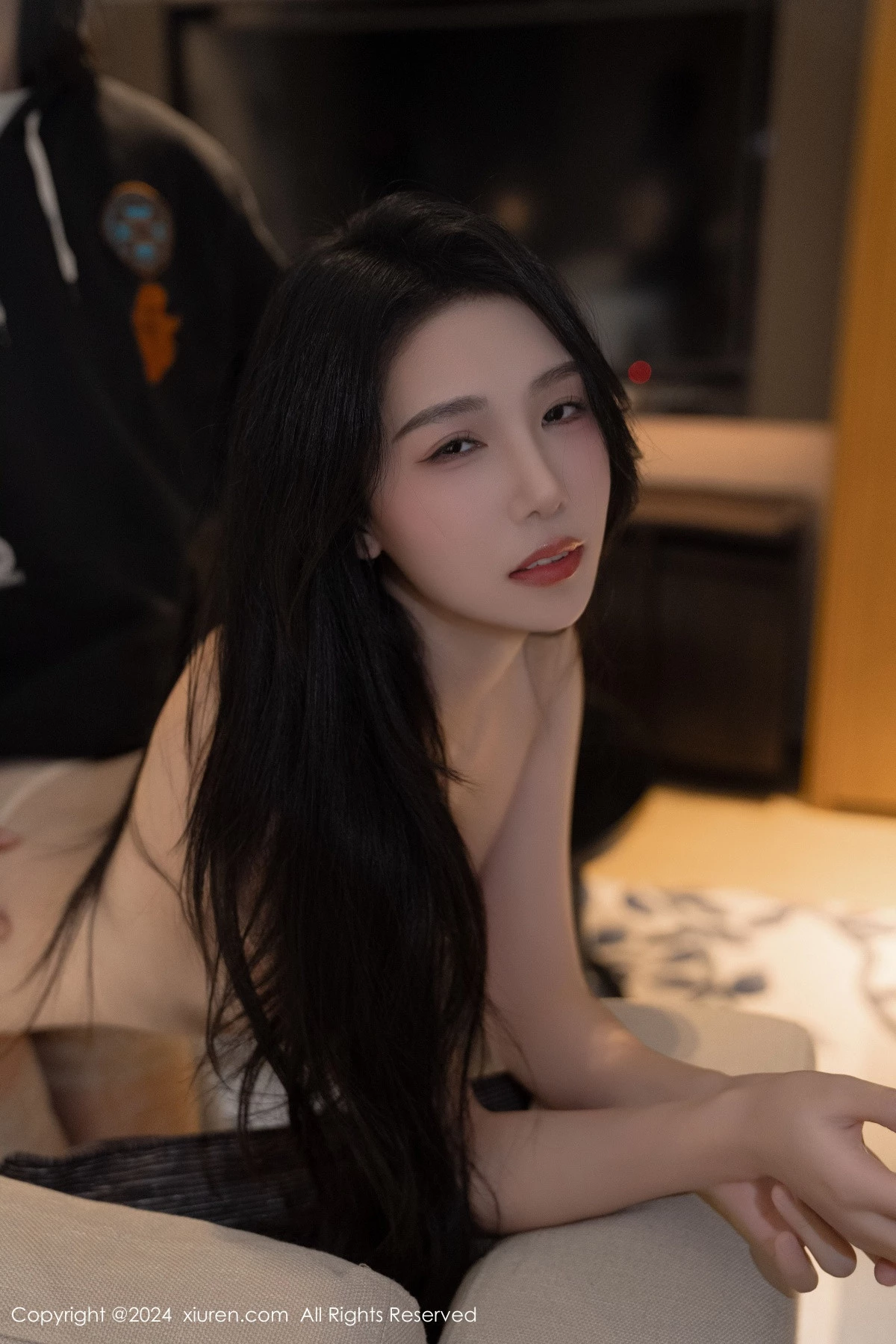 [[XiuRen秀人网]秀人网]No.8455_模特利世性感杏色上衣露白色内衣配原色丝袜秀曼妙身姿诱惑写真86P