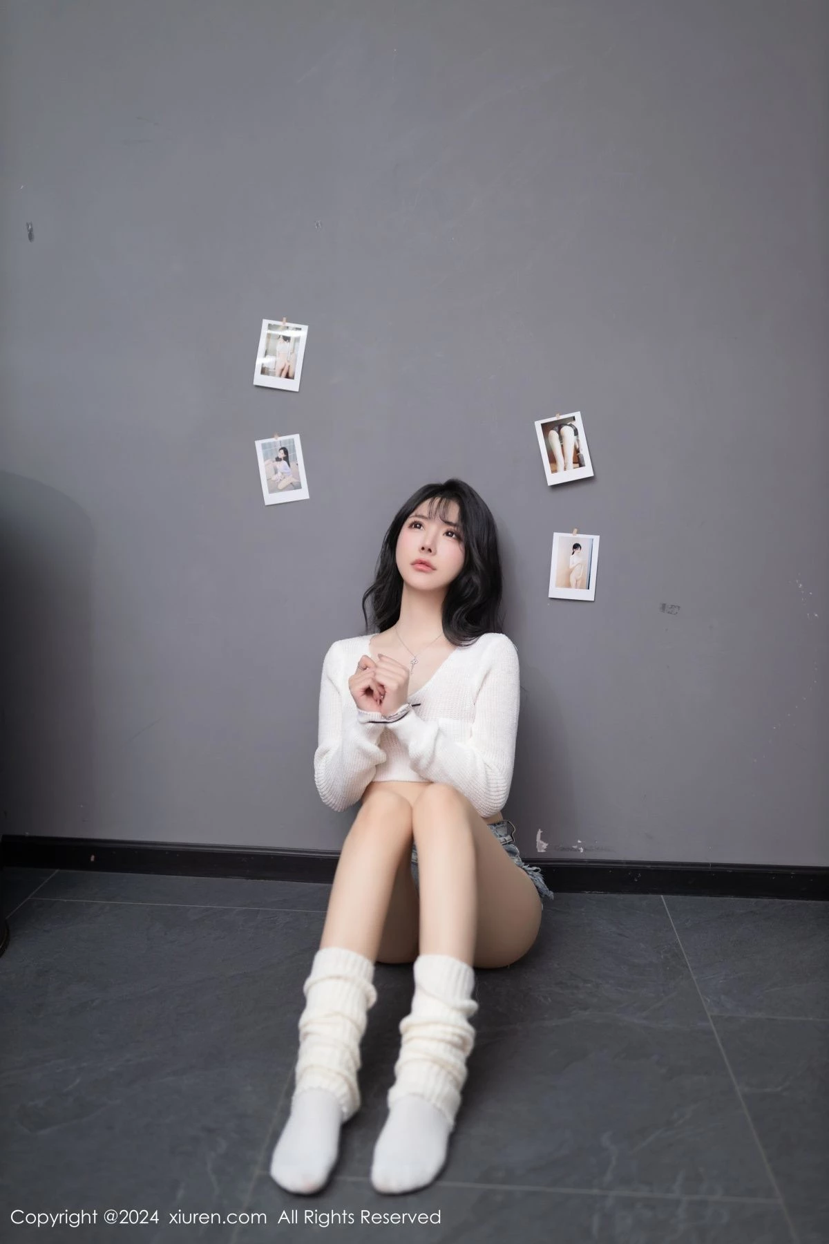 [[XiuRen秀人网]秀人网]No.8458_模特幼幼性感白色上衣配牛仔短裤半脱秀惹火身材迷人诱惑写真80P