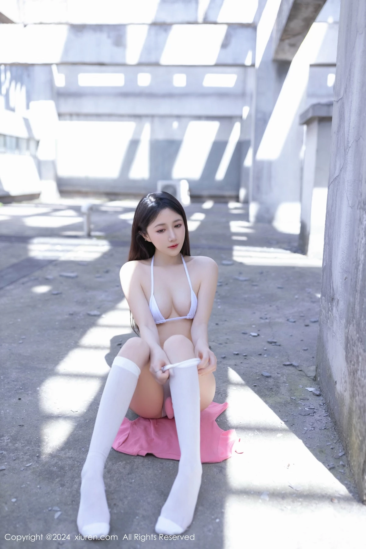 [[XiuRen秀人网]秀人网]No.8457_模特鱼子酱Fish粉色上衣配白色短裙露性感白色内衣完美诱惑写真80P