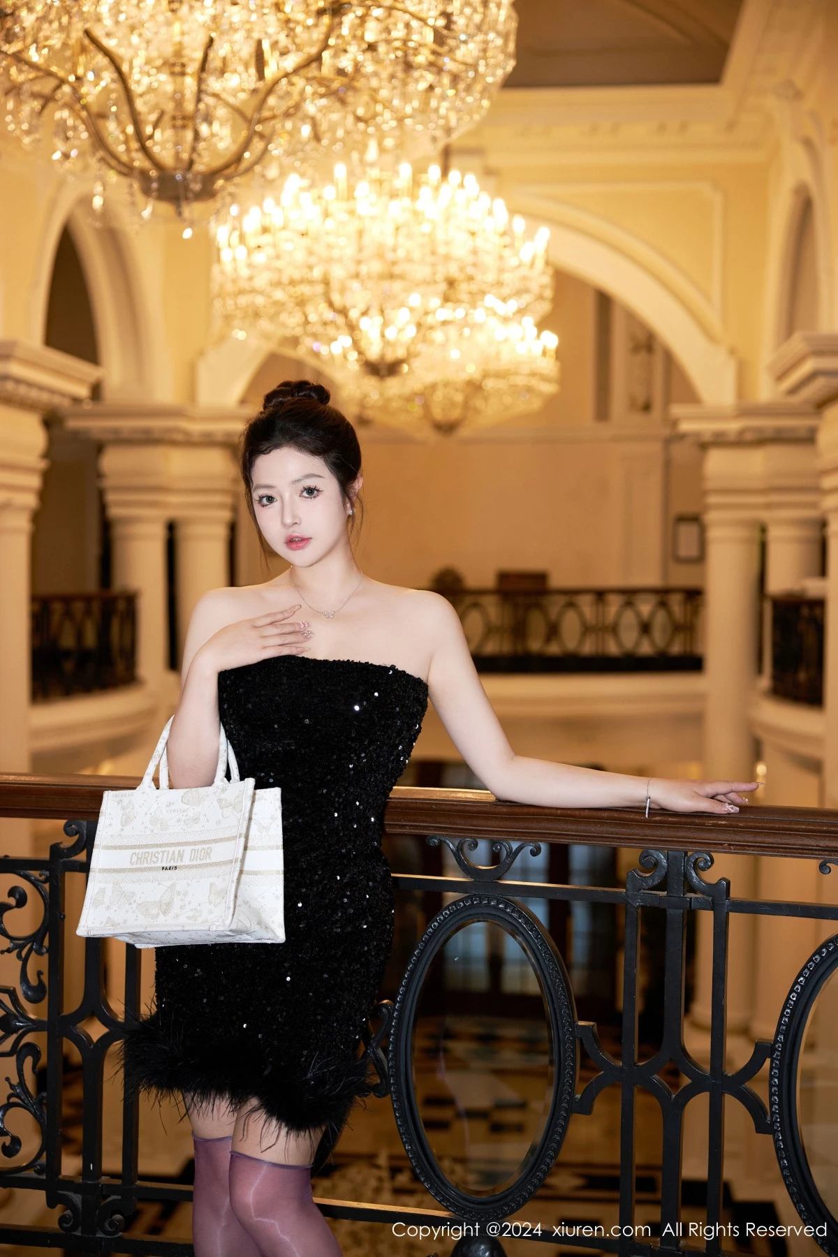 [[XiuRen秀人网]秀人网]No.8462_模特养乐多DoDo性感黑色小礼服露紫色情趣内衣配丝袜诱惑写真48P