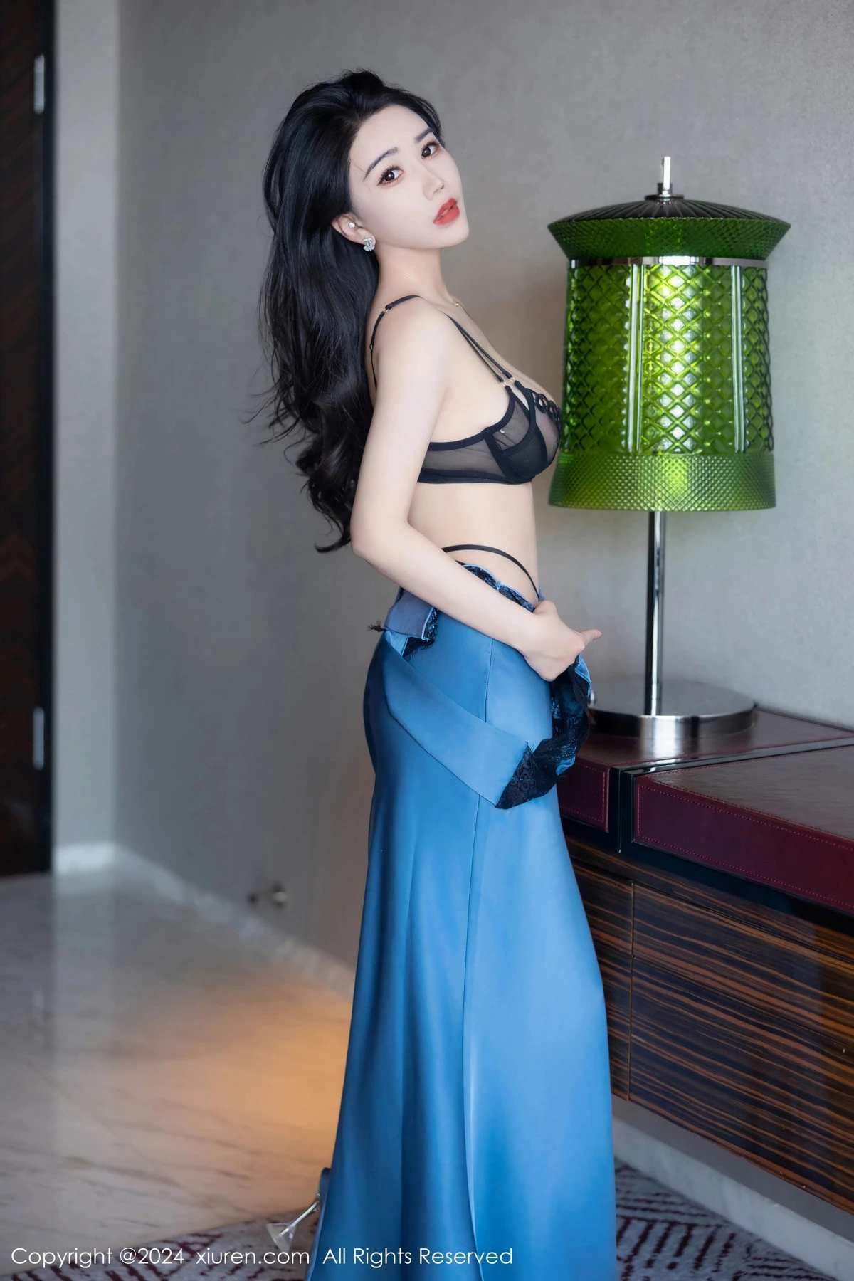 [[XiuRen秀人网]秀人网]No.8466_模特李若汐性感蓝黑色长裙露黑色情趣内衣秀完美身材诱惑写真81P