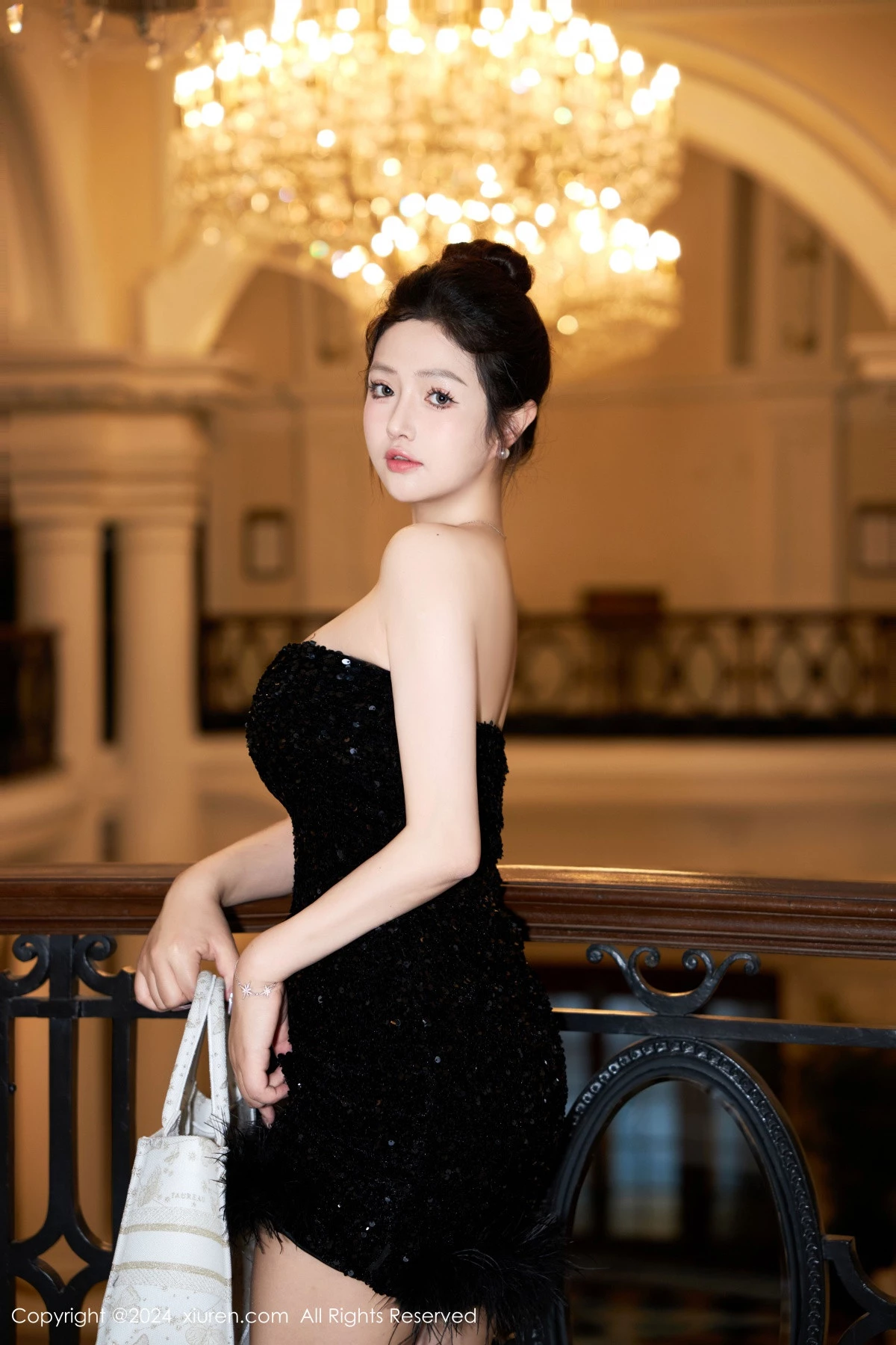 [[XiuRen秀人网]秀人网]No.8462_模特养乐多DoDo性感黑色小礼服露紫色情趣内衣配丝袜诱惑写真48P