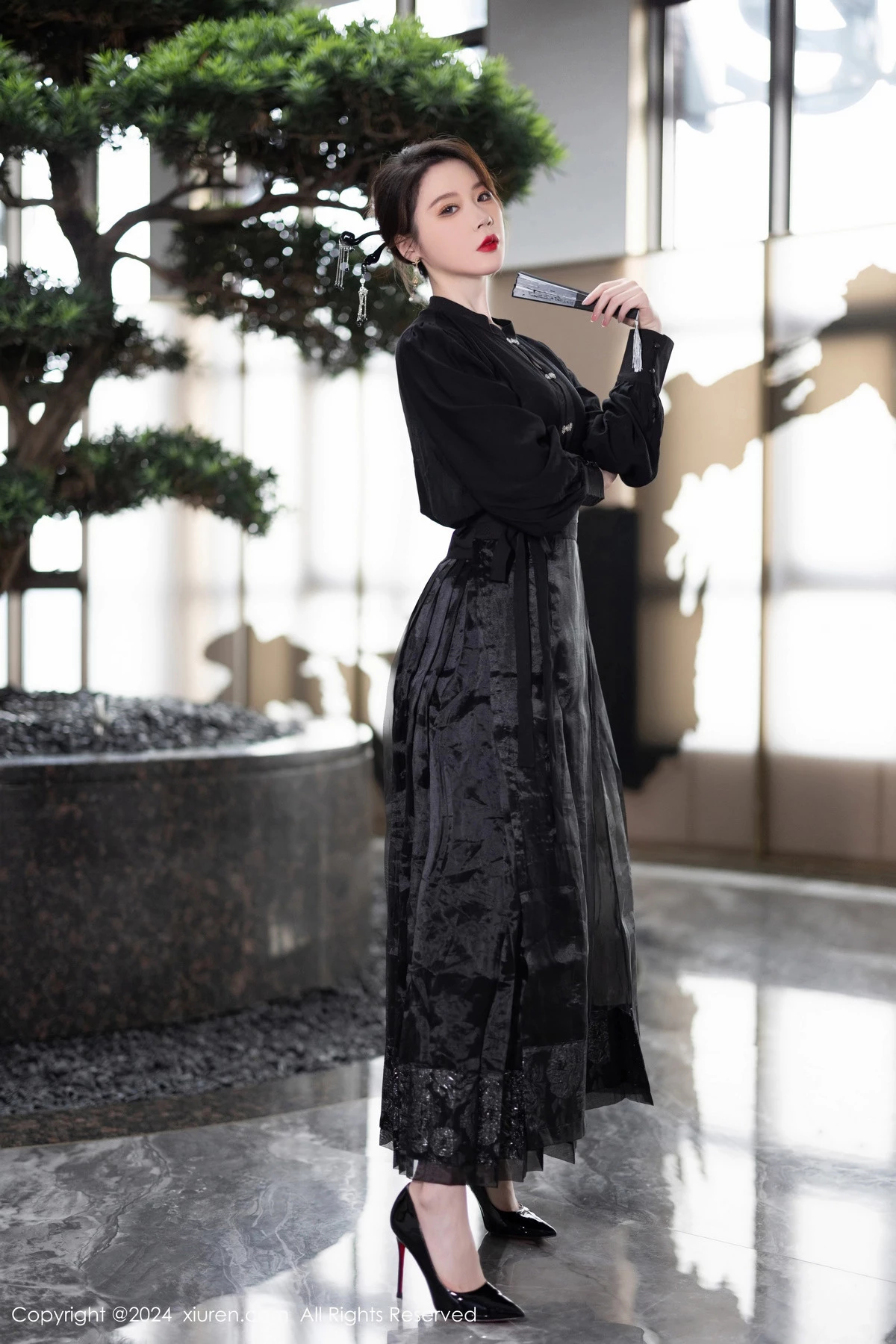 [[XiuRen秀人网]秀人网]No.8465_模特梦心玥性感黑色长裙露浅黄色内衣秀高挑曼妙身姿诱惑写真82P