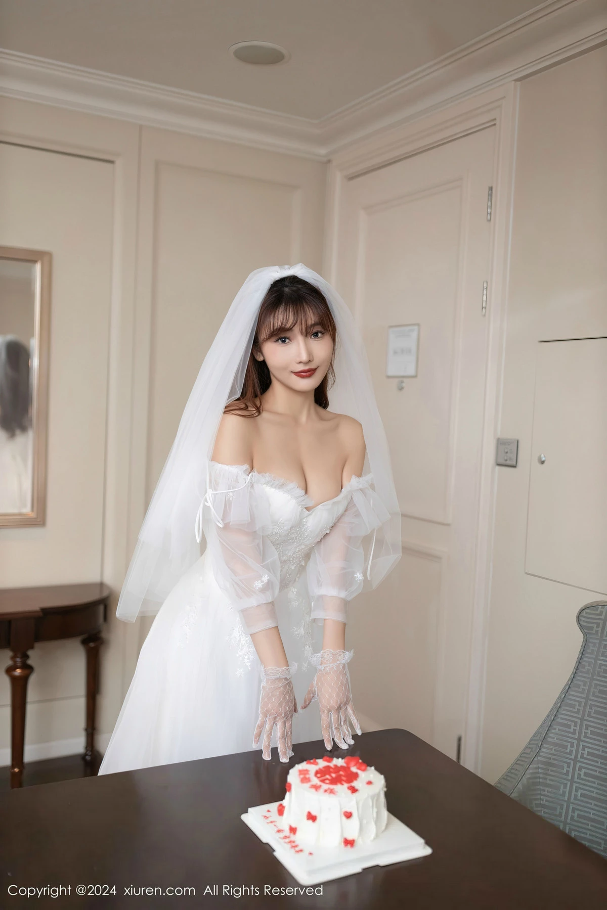 [[XiuRen秀人网]秀人网]No.8418_模特陆萱萱性感白色婚纱配超薄肉丝半脱秀惹火身材撩人诱惑写真80P