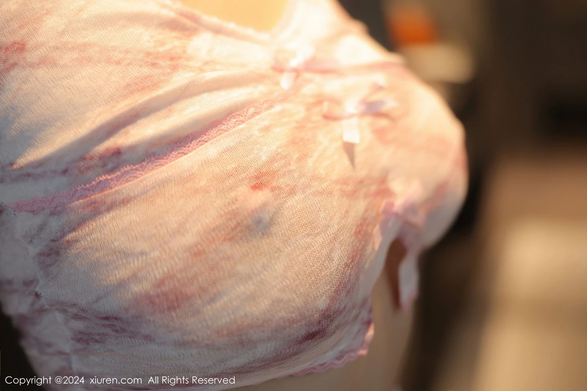 [[XiuRen秀人网]秀人网]No.8419_模特金小依性感淡粉丝服饰+白色情趣内衣秀惹火身材完美诱惑写真80P