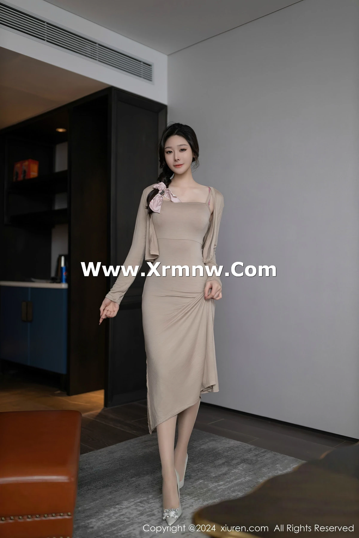 [[XiuRen秀人网]秀人网]No.8417_模特小逗逗性感轻透连衣长裙配超薄肉丝秀曼妙身姿惹火诱惑写真84P