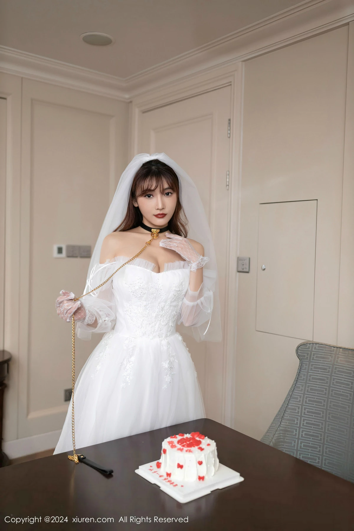 [[XiuRen秀人网]秀人网]No.8418_模特陆萱萱性感白色婚纱配超薄肉丝半脱秀惹火身材撩人诱惑写真80P