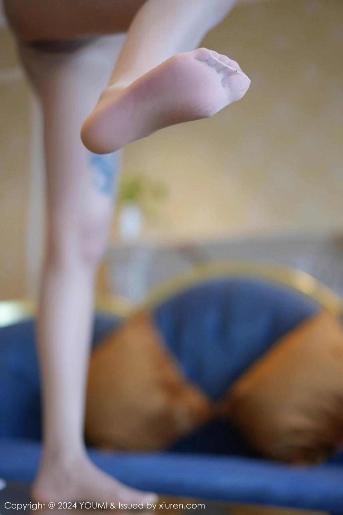 [YouMi尤蜜荟]Vol.1053_模特赵可欣baby性感杏色连衣短裙配超薄肉丝秀翘臀美腿诱惑写真88P