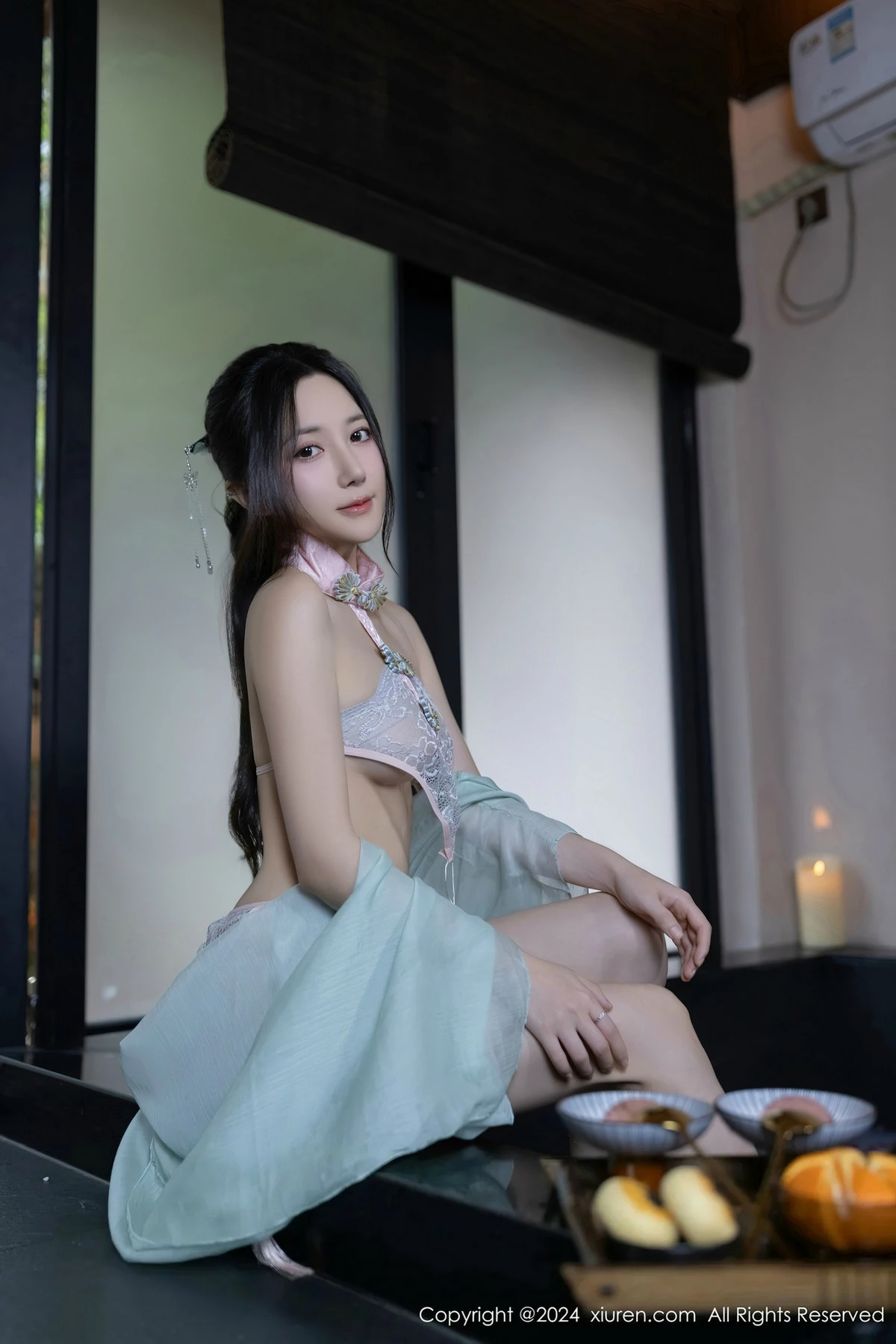 [[XiuRen秀人网]秀人网]No.8428_模特鱼子酱Fish浴池场景性感粉色布兜内衣秀惹火身材诱惑写真81P