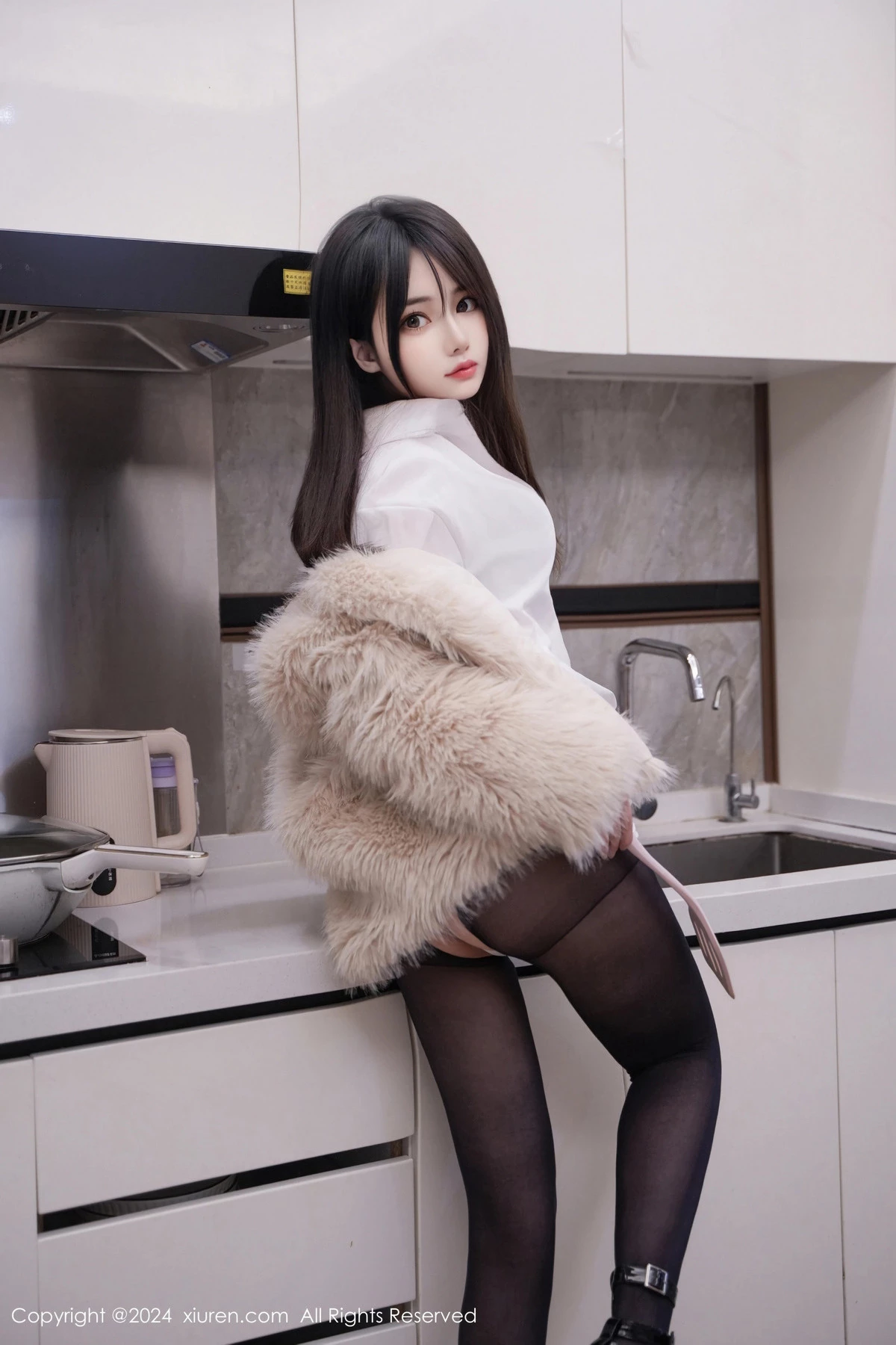 [[XiuRen秀人网]秀人网]No.8429_模特林月月性感白色衬衫露蕾丝内衣配开档黑丝秀美腿诱惑写真65P