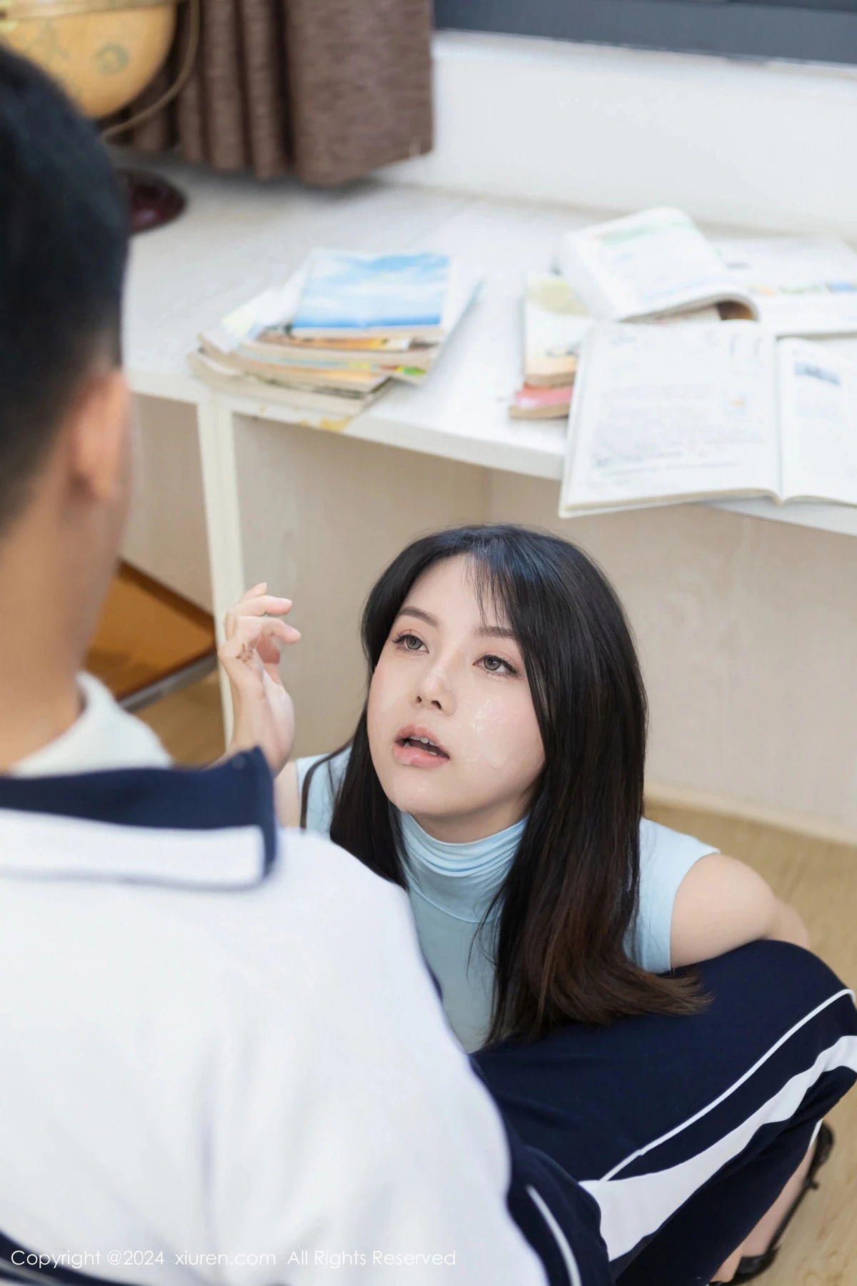 [[XiuRen秀人网]秀人网]No.8482_模特豆瓣酱性感浅蓝上衣配白短裙露超薄肉丝秀丰满身材诱惑写真119P