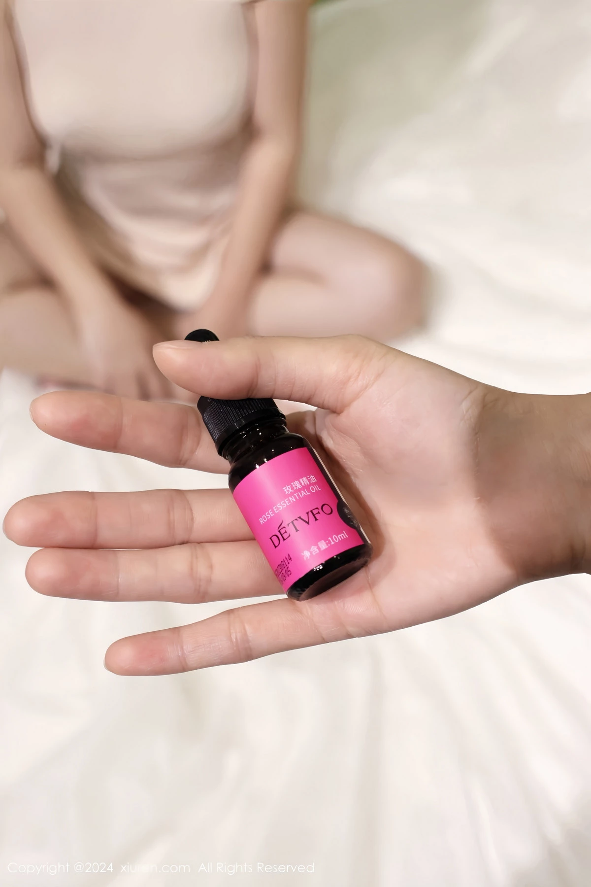 [[XiuRen秀人网]秀人网]No.8483_模特小薯条nienie性感白色连衣短裙配超薄肉丝秀完美身材诱惑写真78P