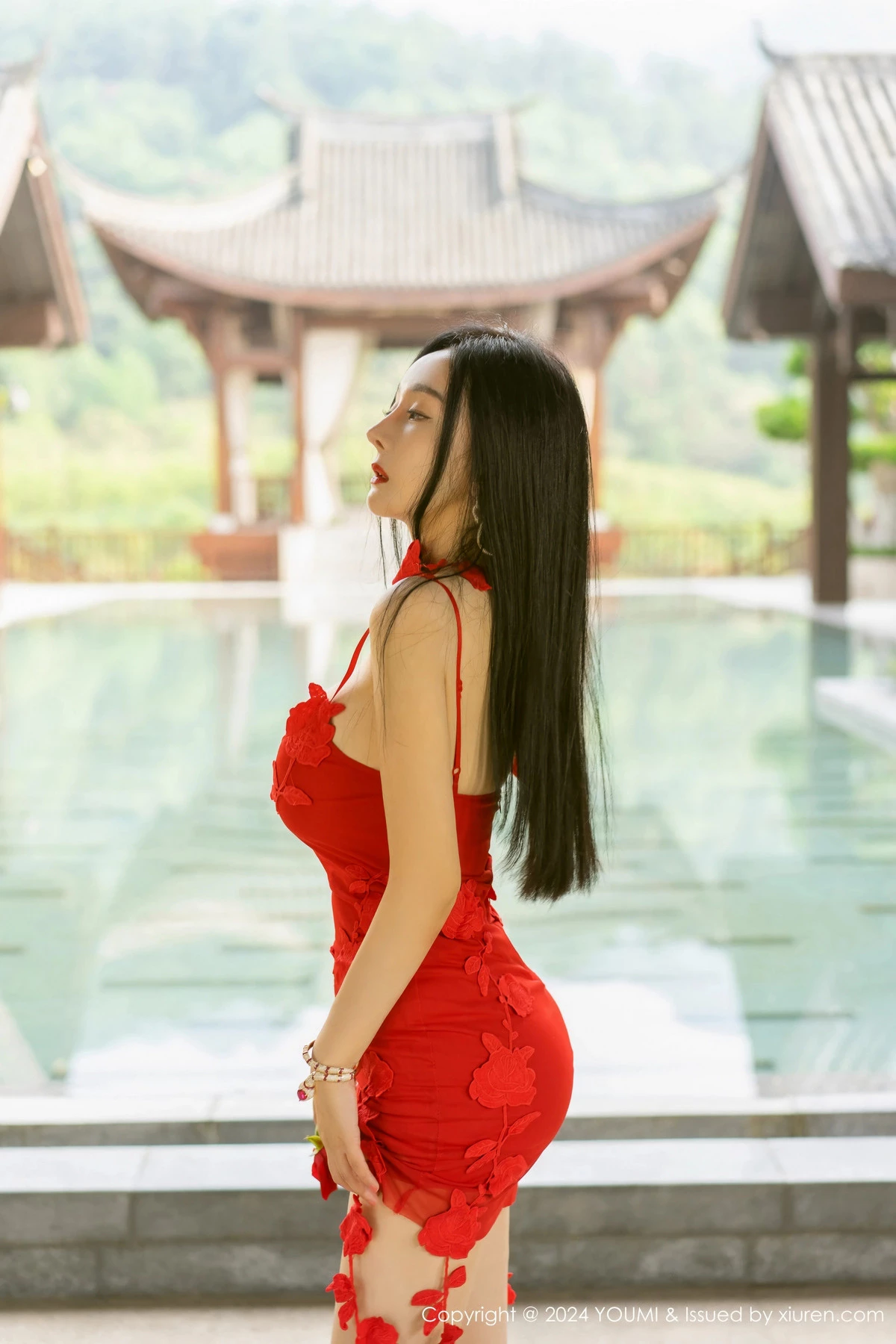 [YouMi尤蜜荟]Vol.1058_模特允爾性感红色连衣短裙露粉色内衣秀丰腴身姿撩人诱惑写真51P
